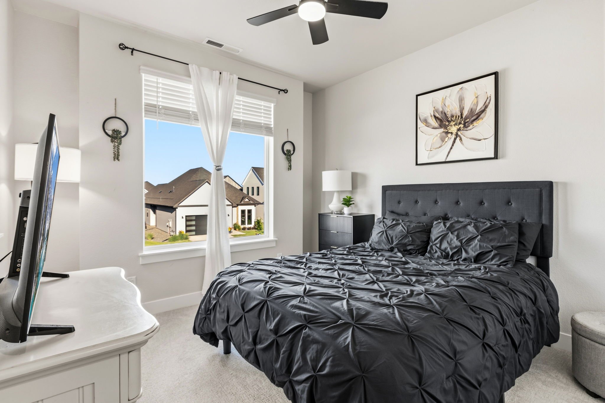22-web-or-mls-1724 Barefoot Dr 22.jpg