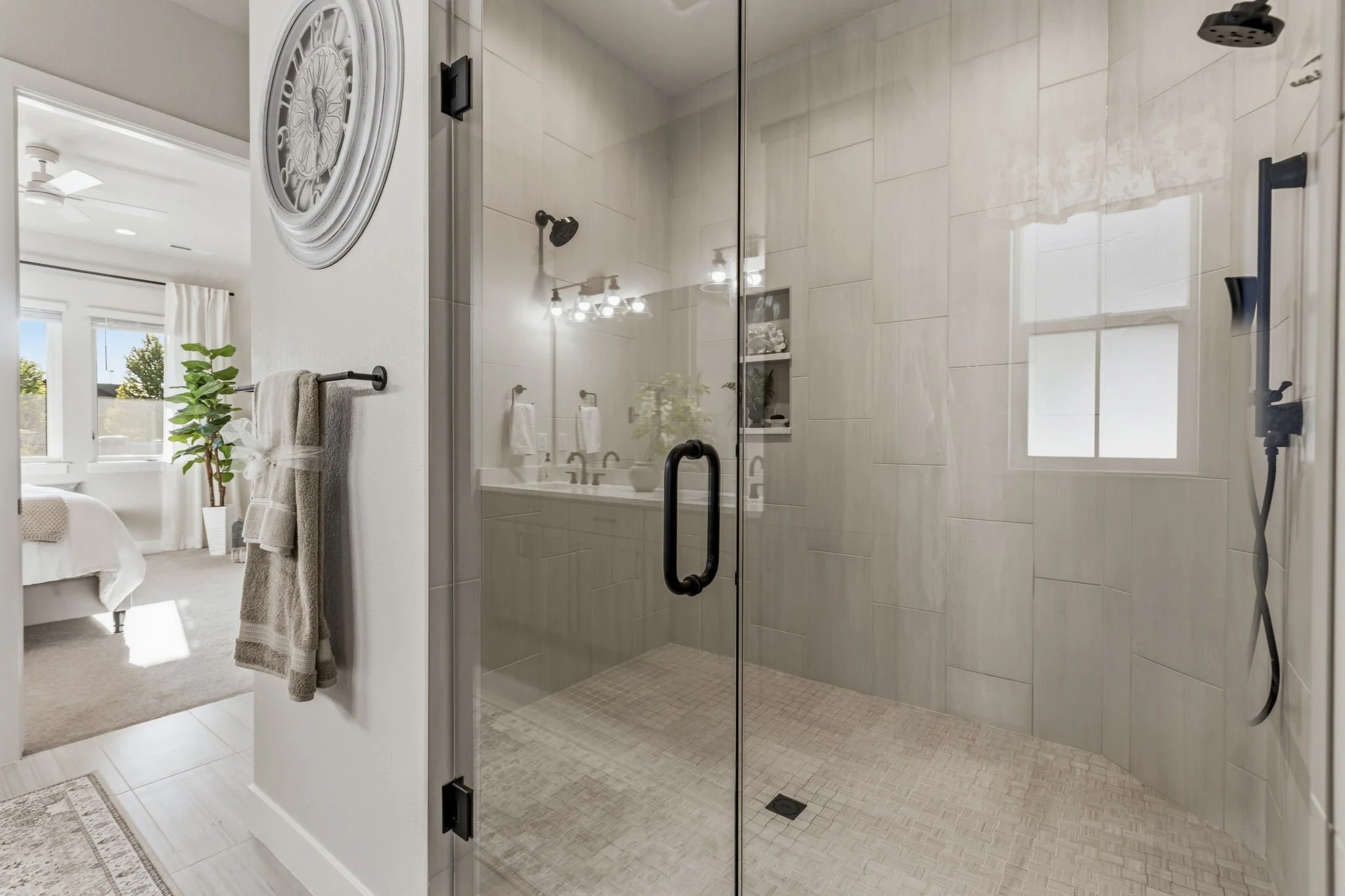 18-web-or-mls-1724 Barefoot Dr 18.jpg
