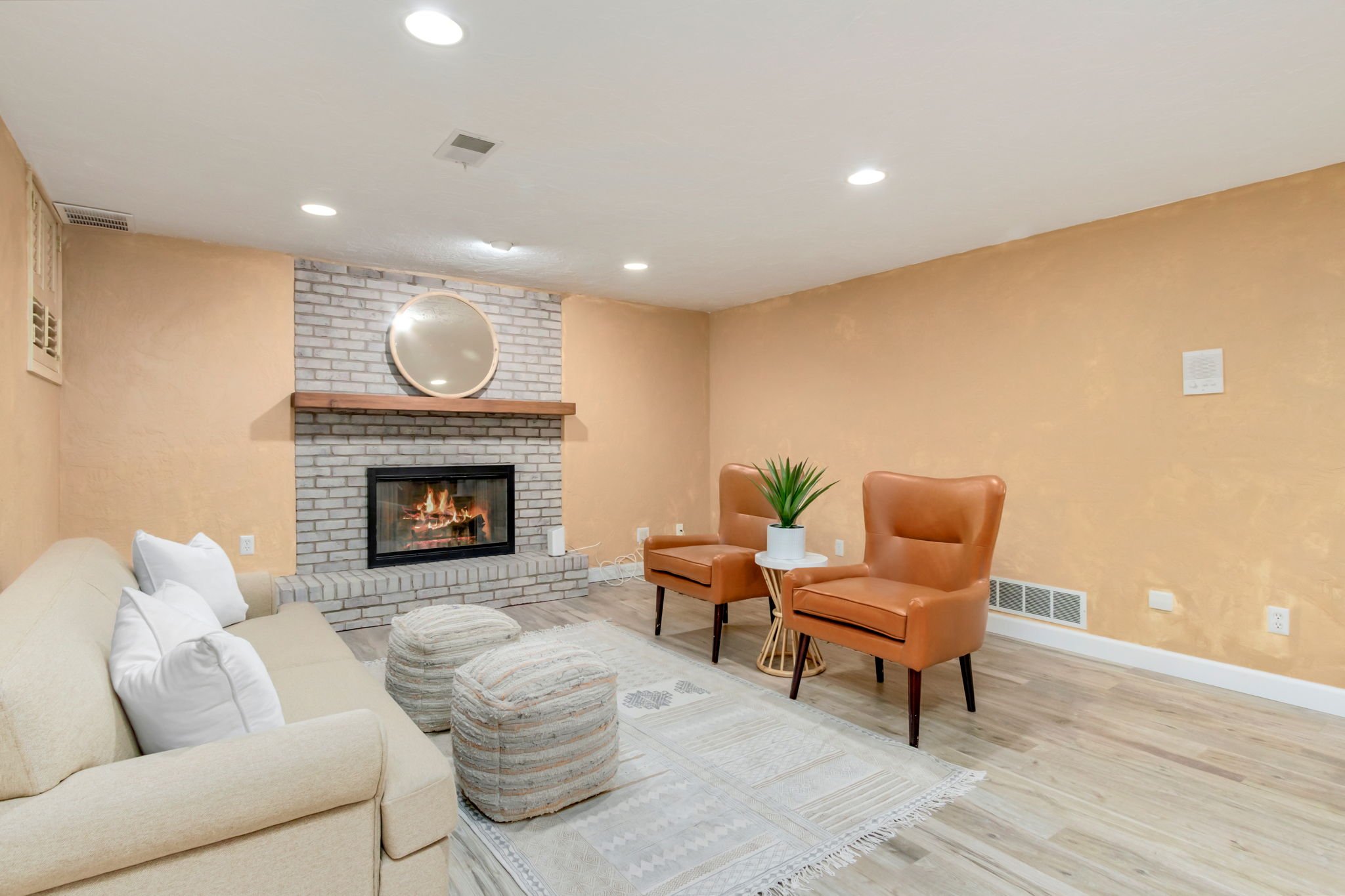 38-web-or-mls-3737 W 20th St 38.jpg