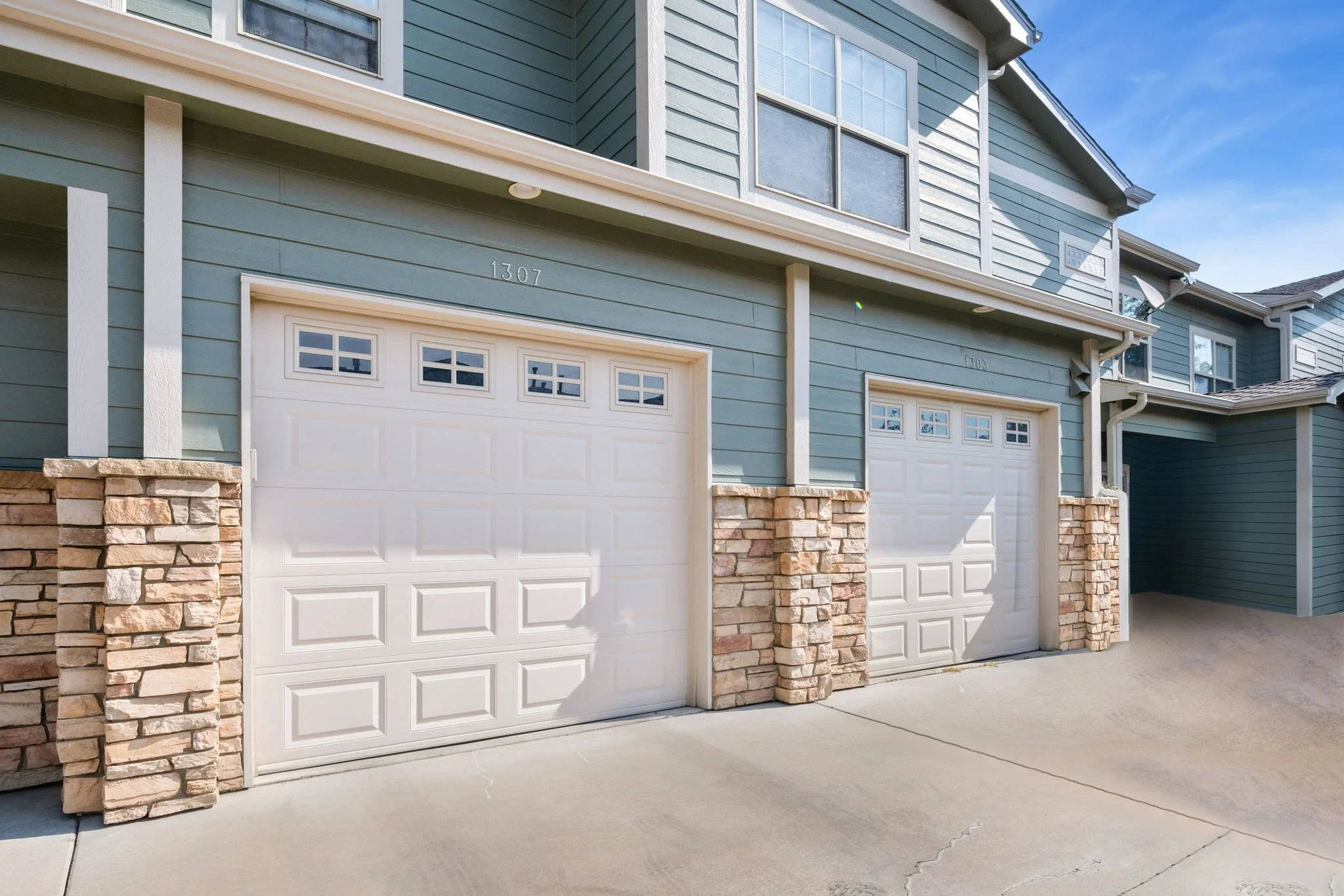 20-web-or-mls-5775 W 29th St 1307 20.jpg