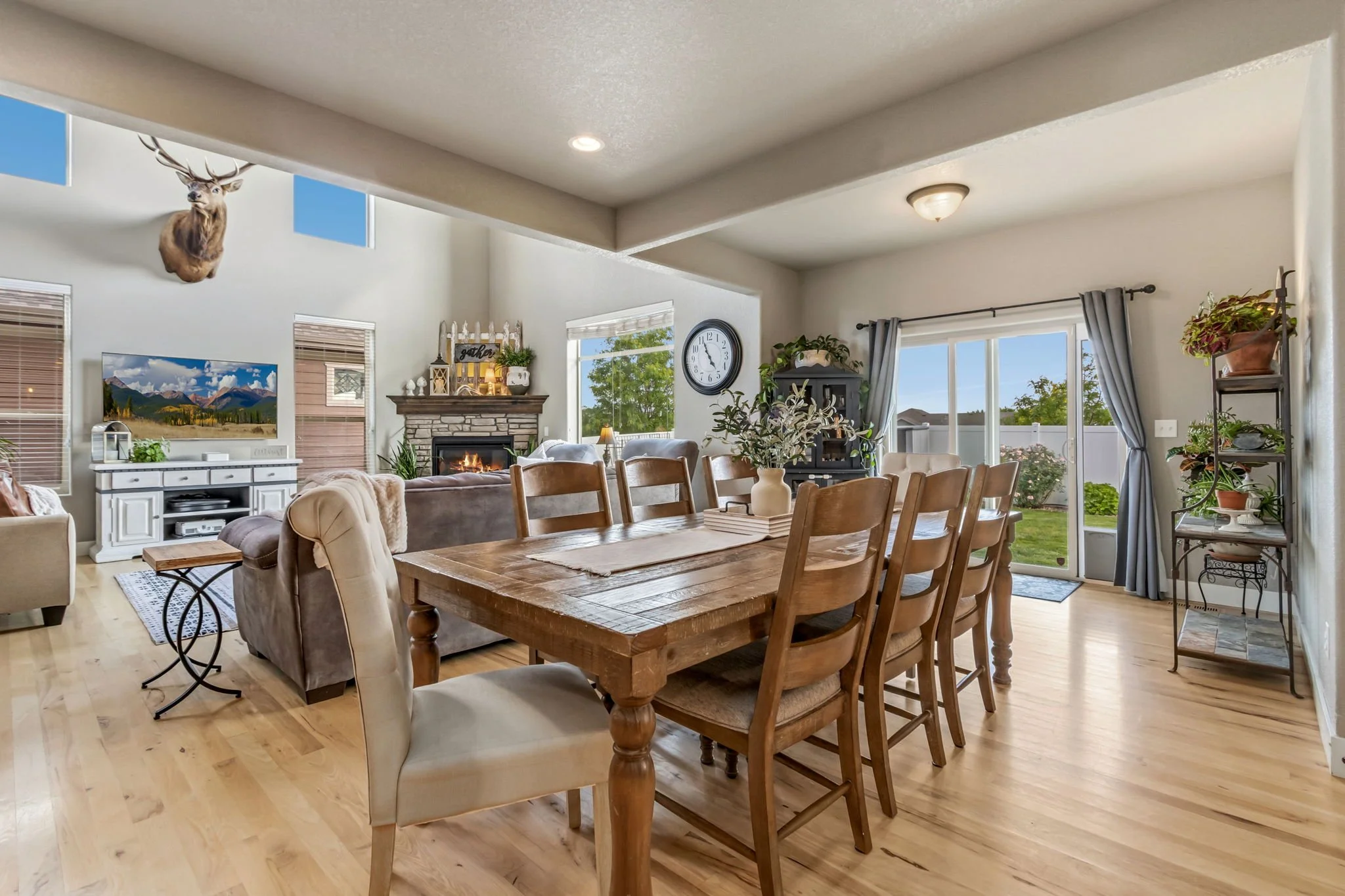 16-web-or-mls-608 Vermilion Peak Dr 16.jpg