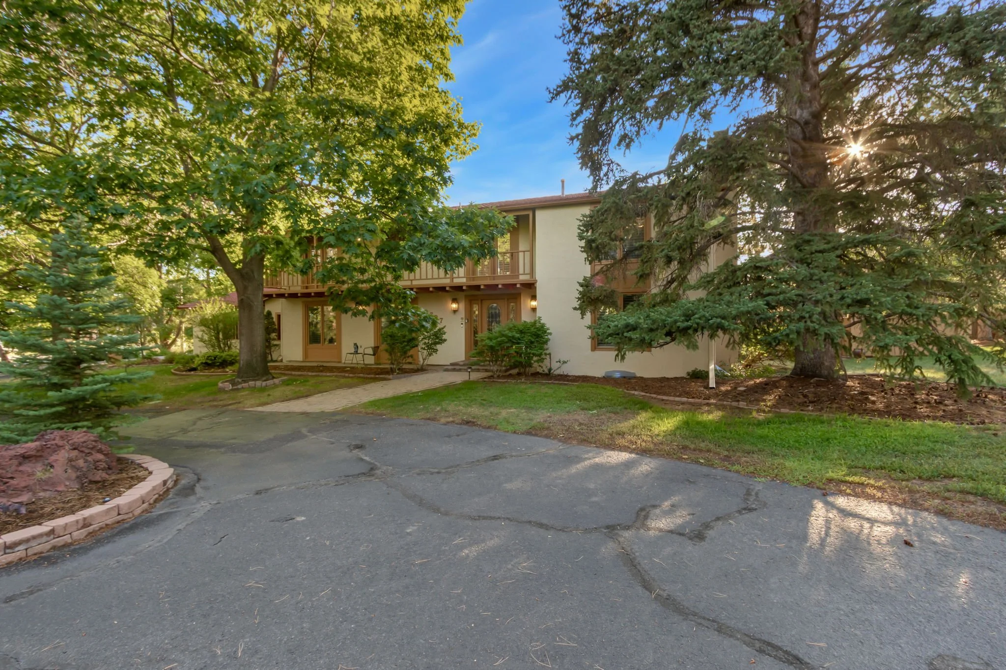 1-web-or-mls-3737 W 20th St 01.jpg