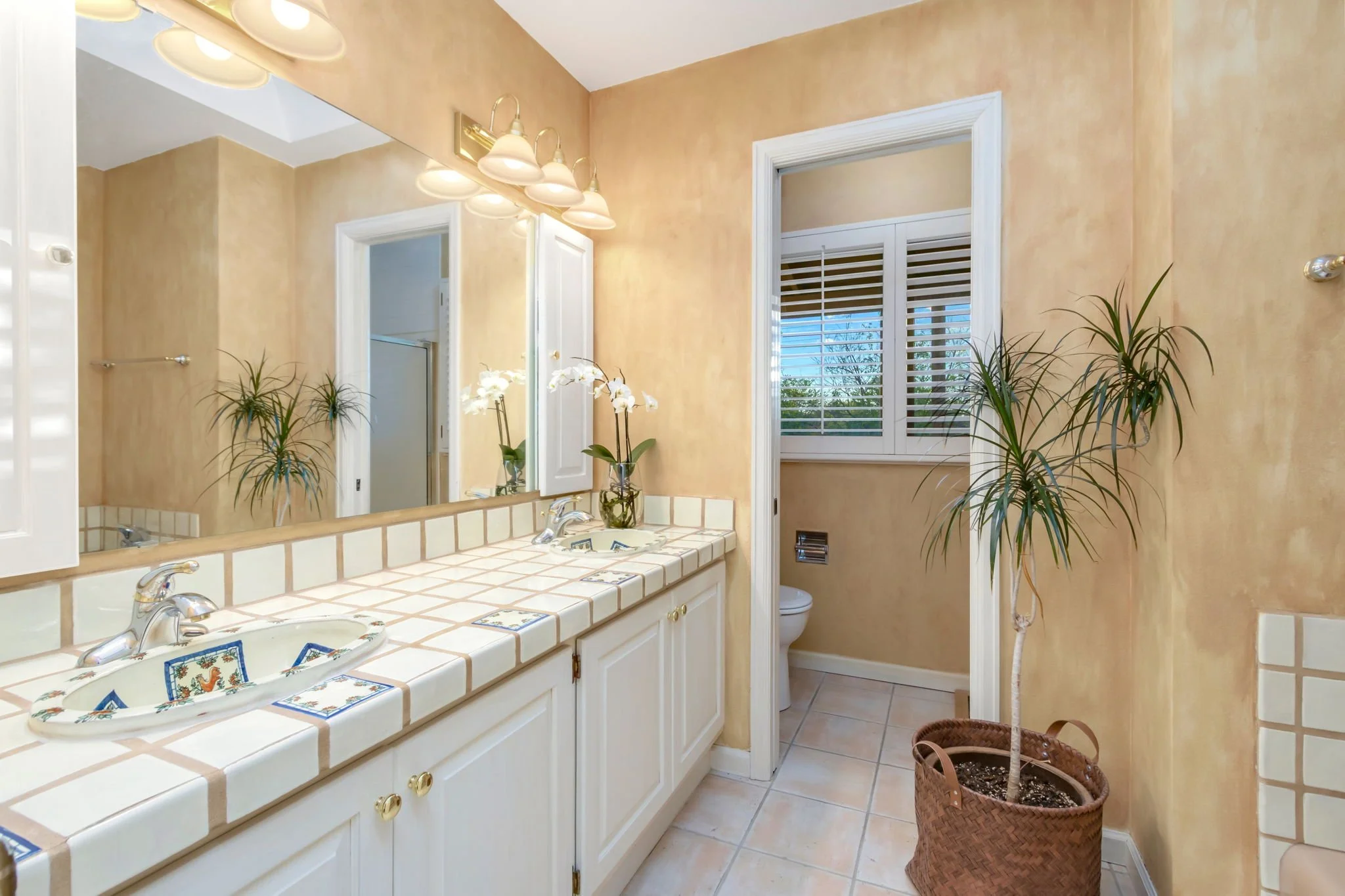 36-web-or-mls-3737 W 20th St 36.jpg