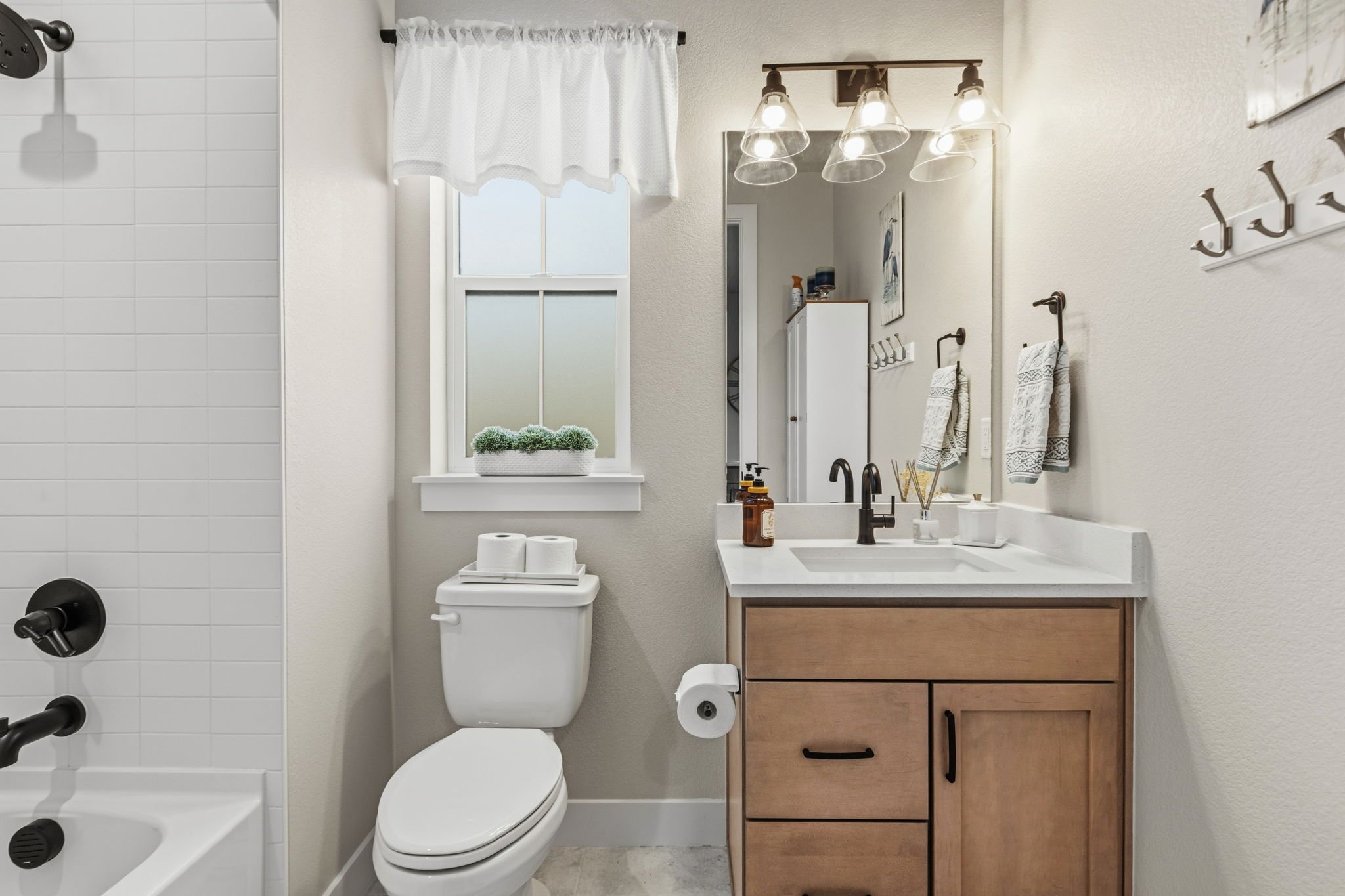 21-web-or-mls-1724 Barefoot Dr 21.jpg