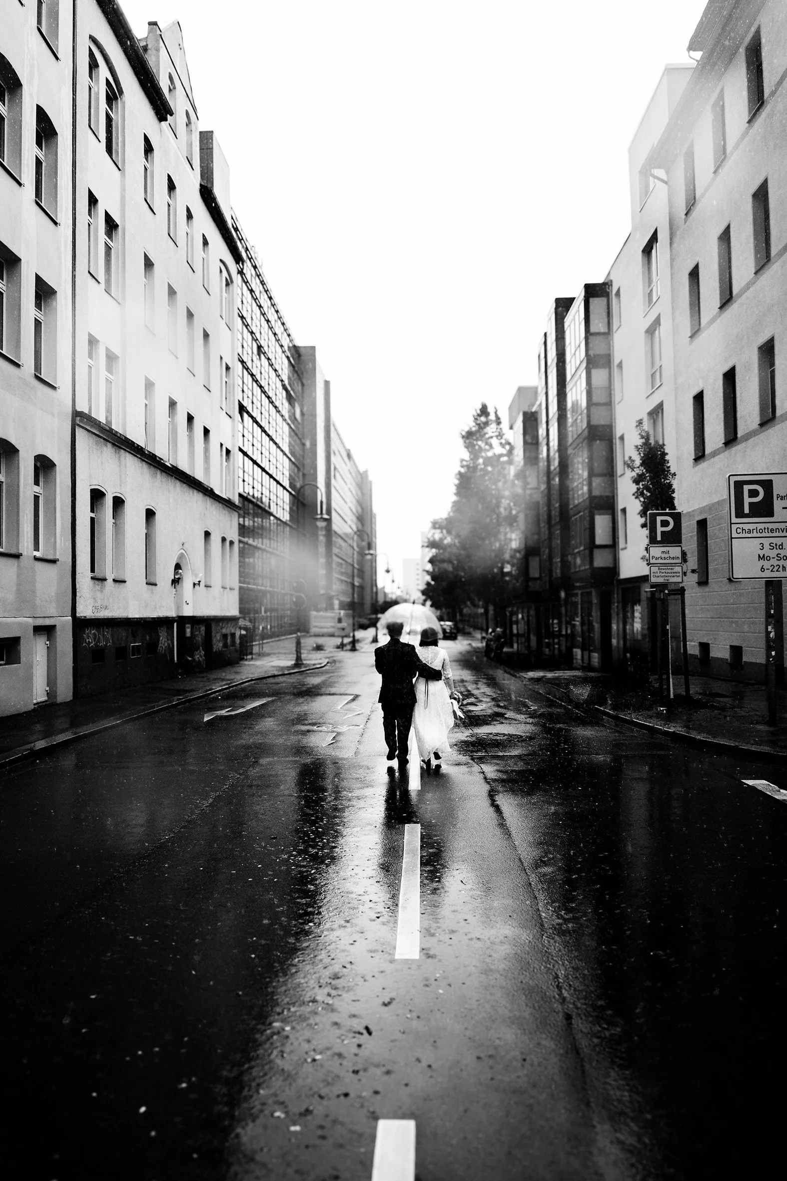 Brautpaar bei Regen.jpeg