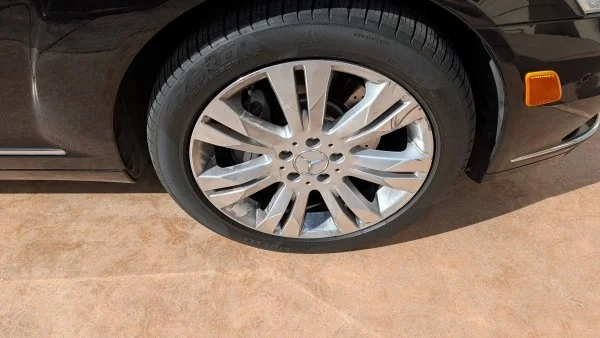 Rims of the Mercedes S400 Hybrid