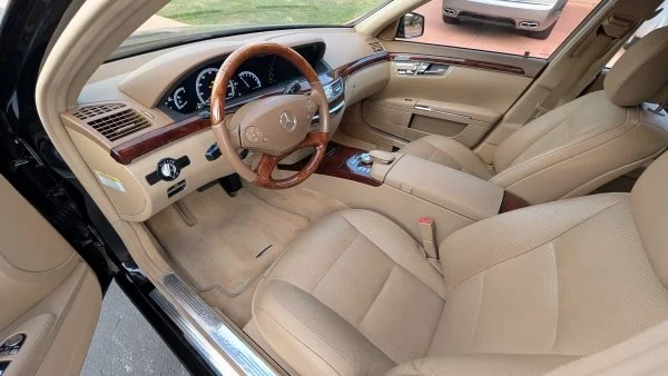 Interior of the Mercedes S400 Hybrid
