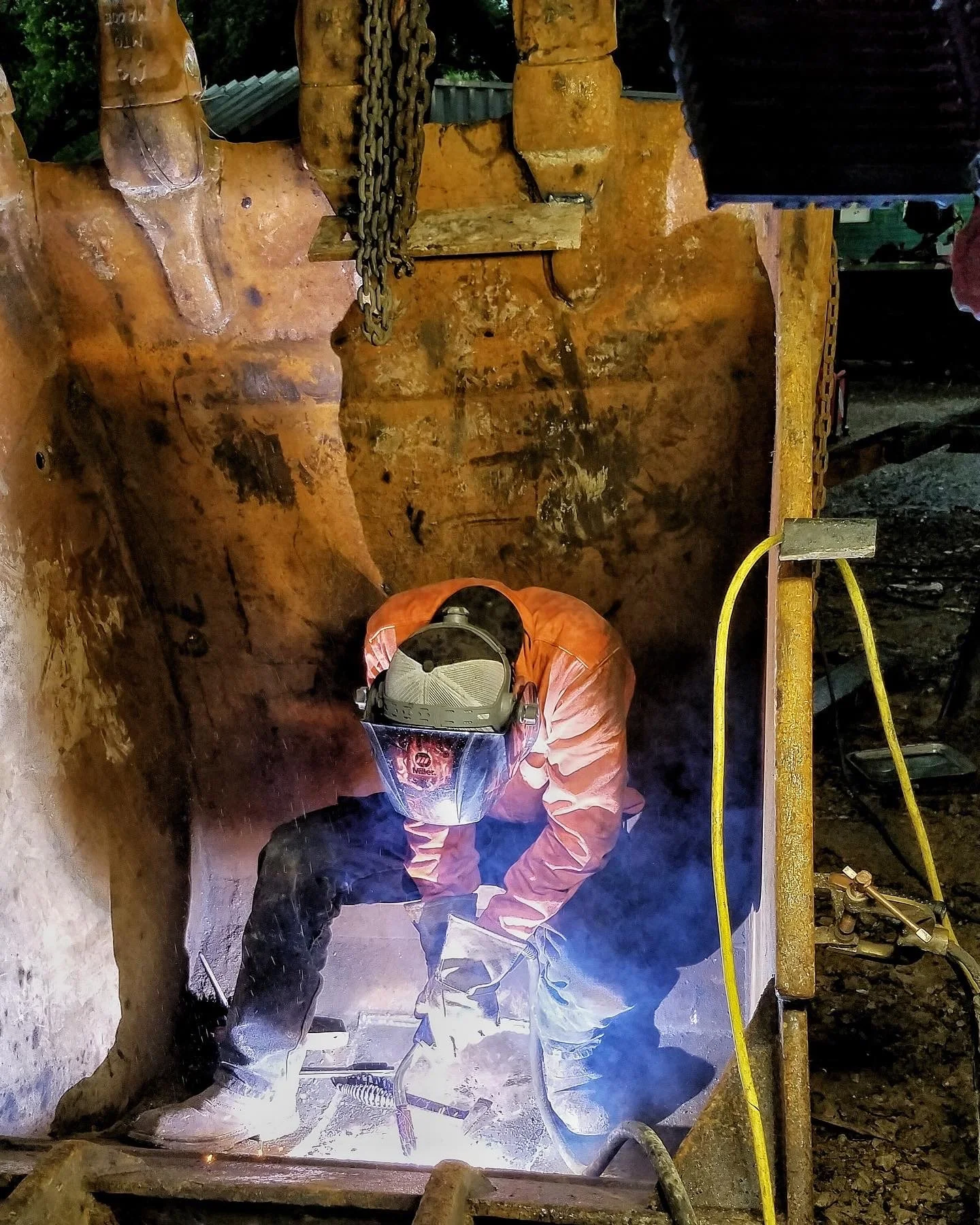 Julio Welding 2 - website services area.jpg