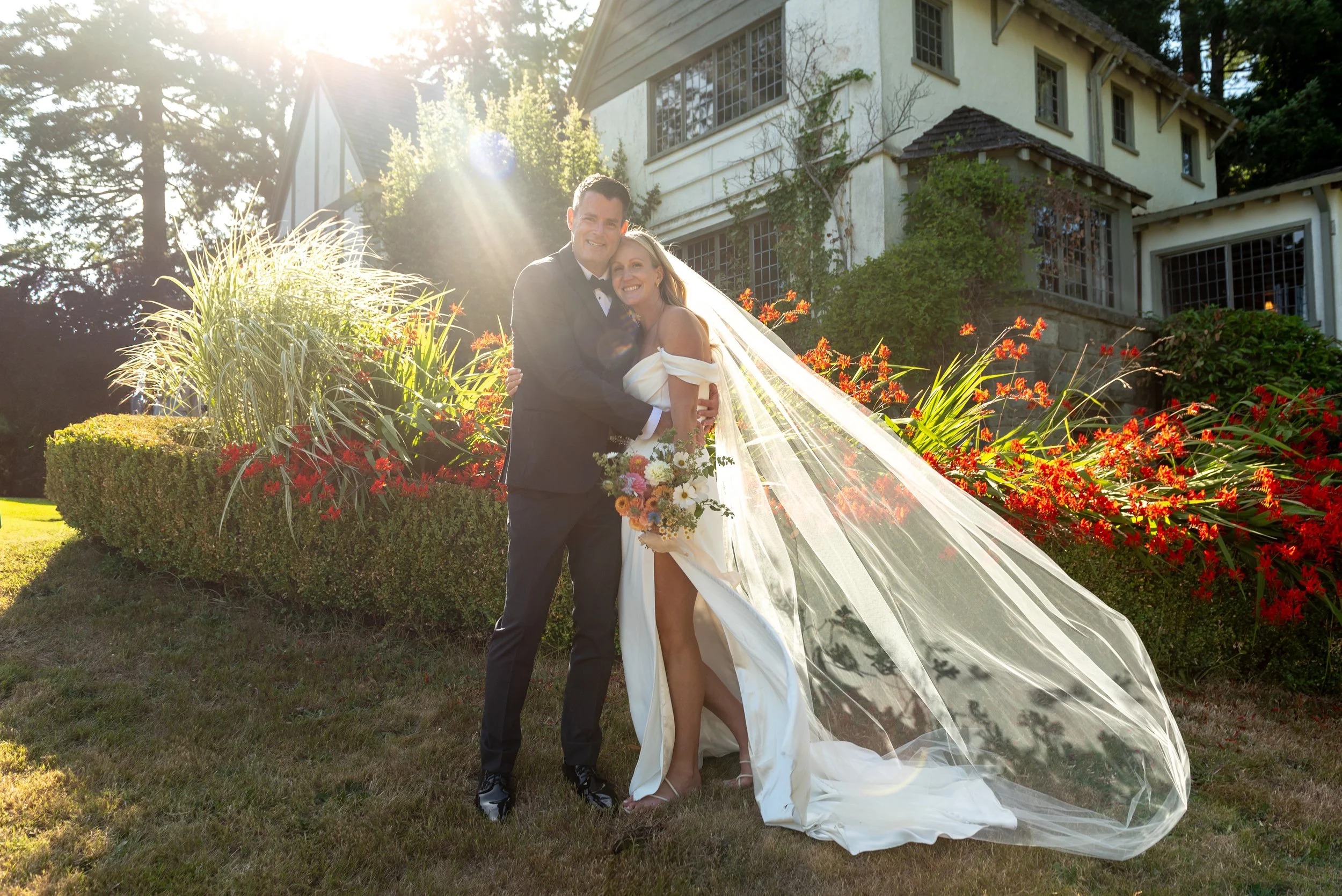HastingsHouseWeddingCouple