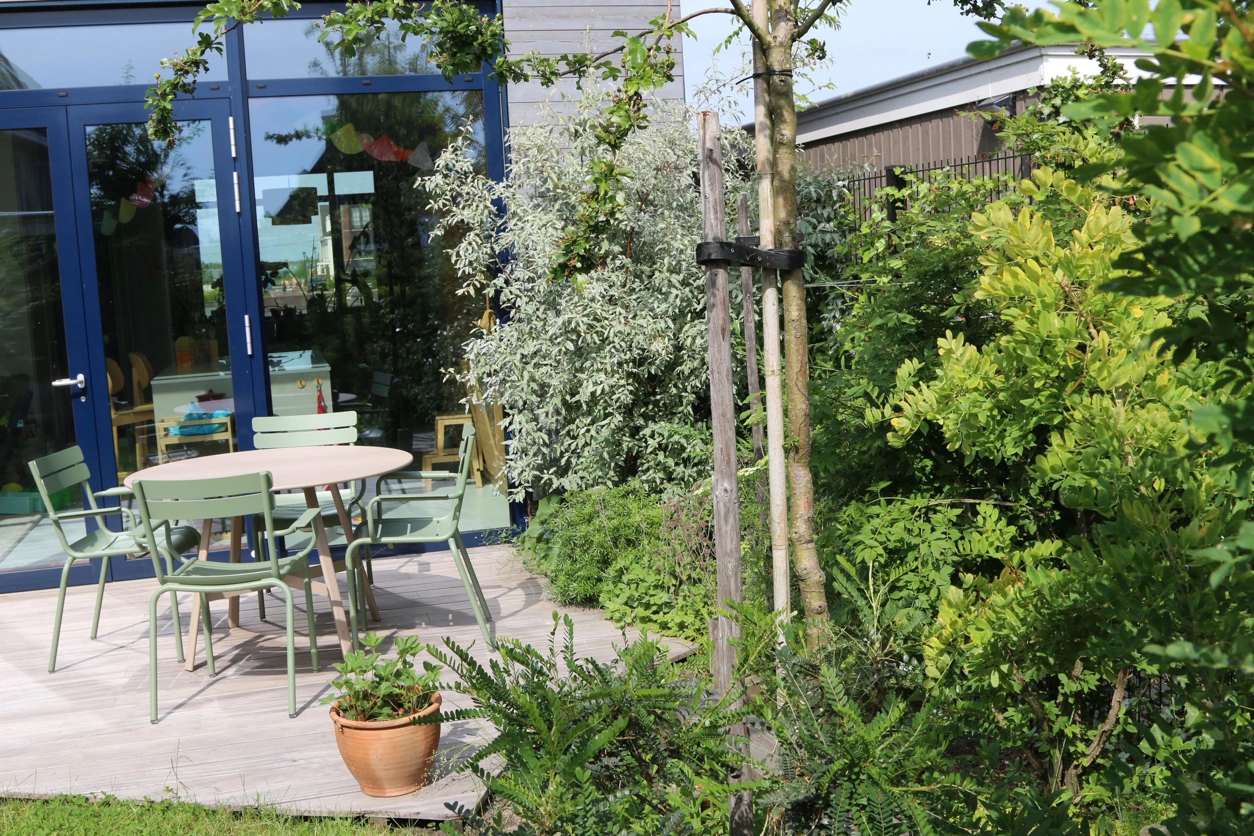 Een tuin die uitnodigt om in te leven ...