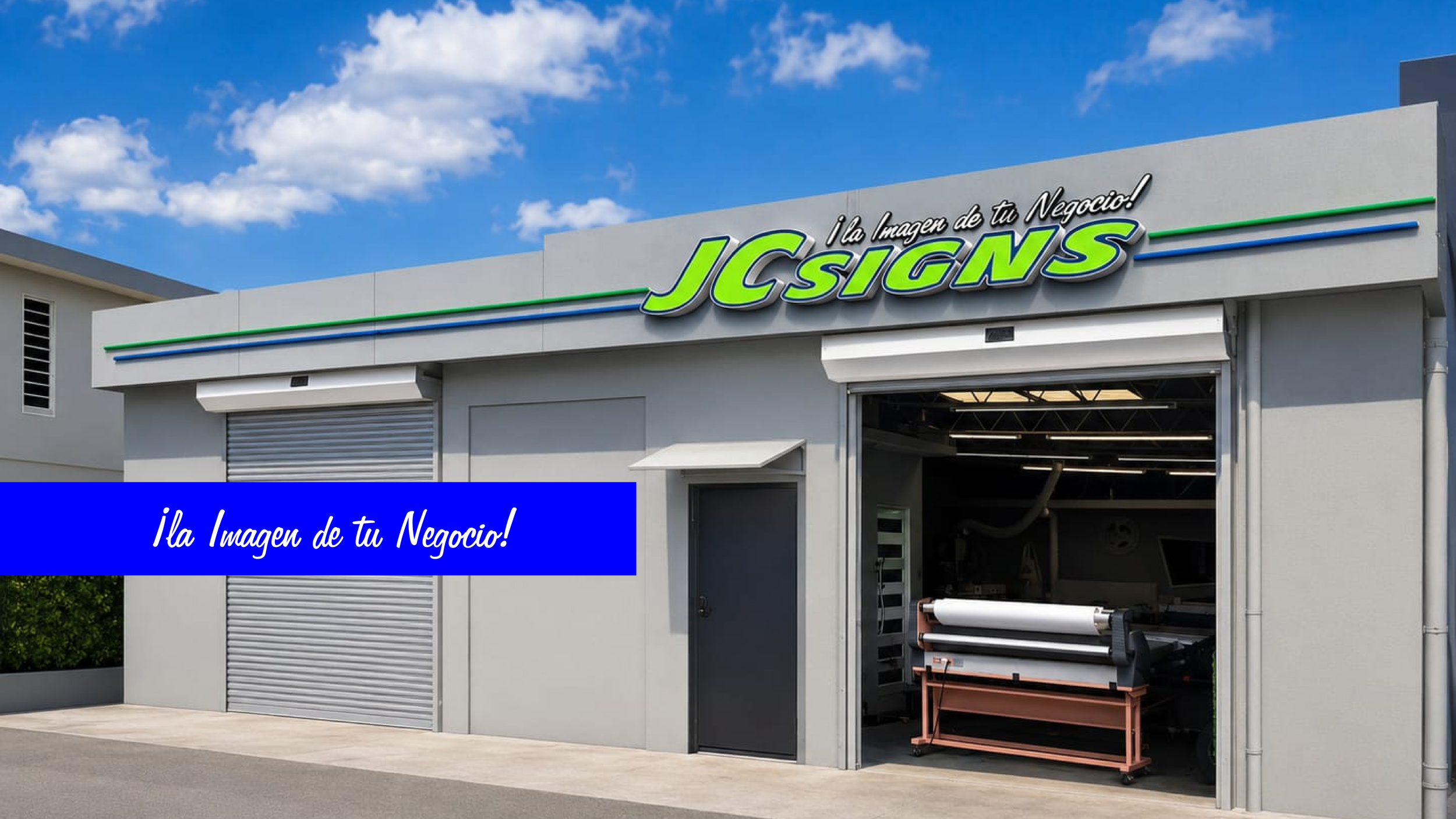 Fachada de negocio JC Signs con letrero que dice '¡La Imagen de tu Negocio!', oficina con puertas enrollables y maquinaria de impresión