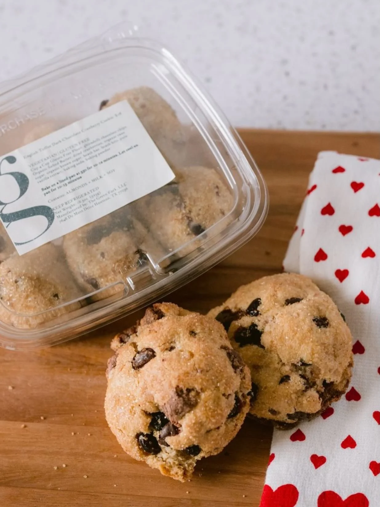 Love at first bite ❤️ Treat your Valentine (or yourself!) to something sweet and delicious. Crispy edges. Gooey dark chocolate. Sweet toffee crunch. Tart cranberries. Valentine&rsquo;s Day just got better. Stop by Green Fork &amp; Straw to grab a box