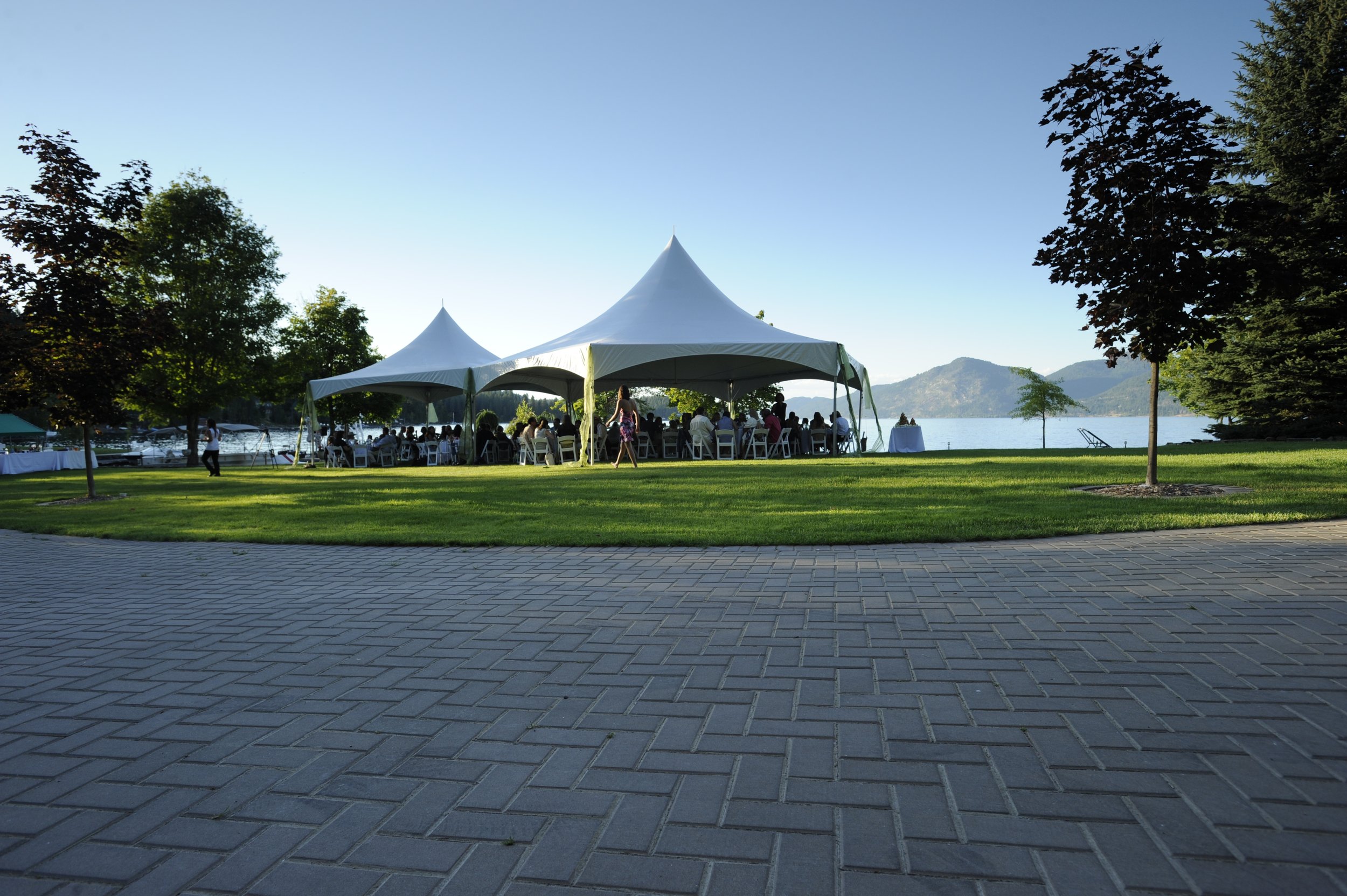 White reception tent on the lakefront lawn at The Retreat on Lake Pend Oreille in Sagle, Idaho