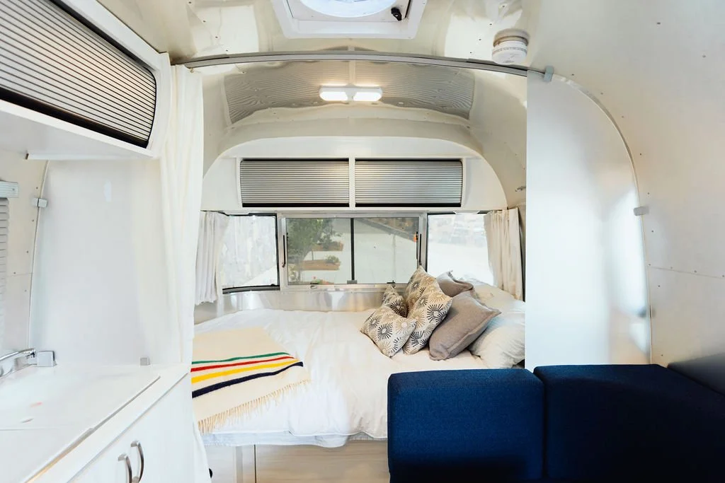 06-the-retreat-lake-pend-oreille-the-lab-airstream-interior-bedroom.jpg
