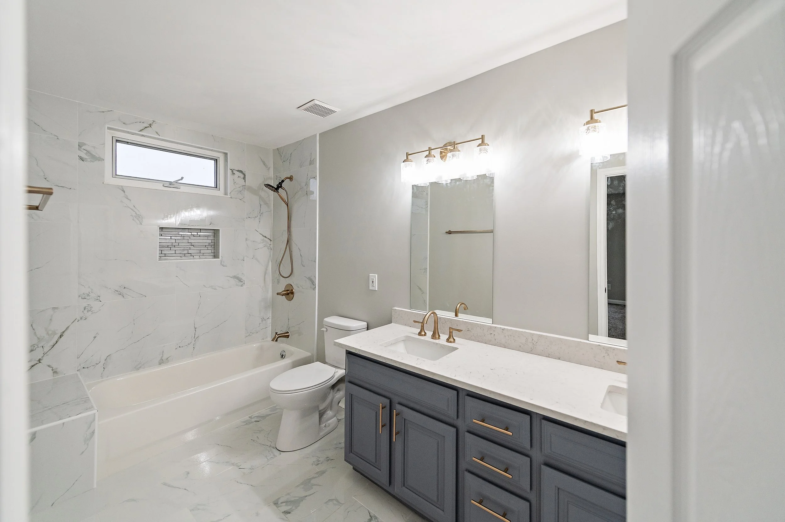 22-PrimaryBathroom.jpg