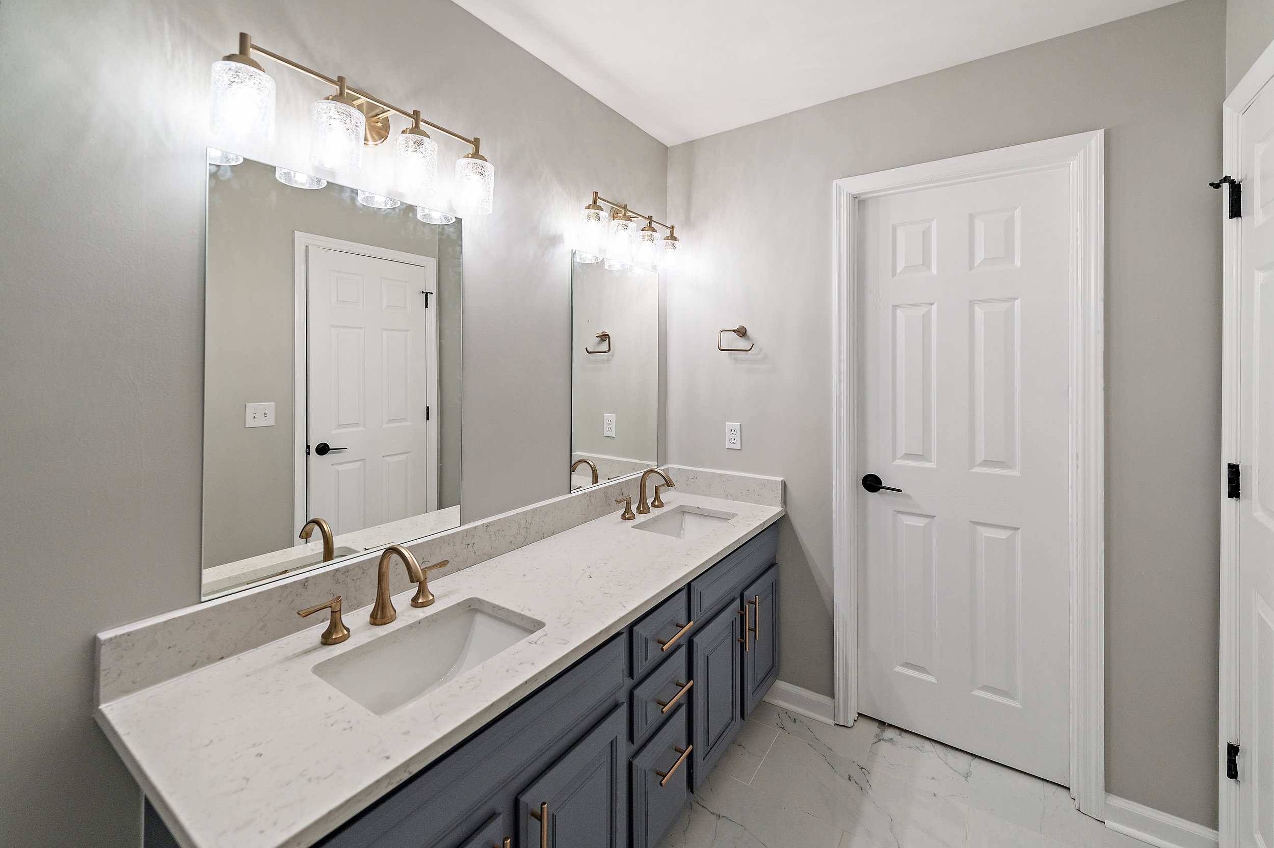 24-PrimaryBathroom.jpg