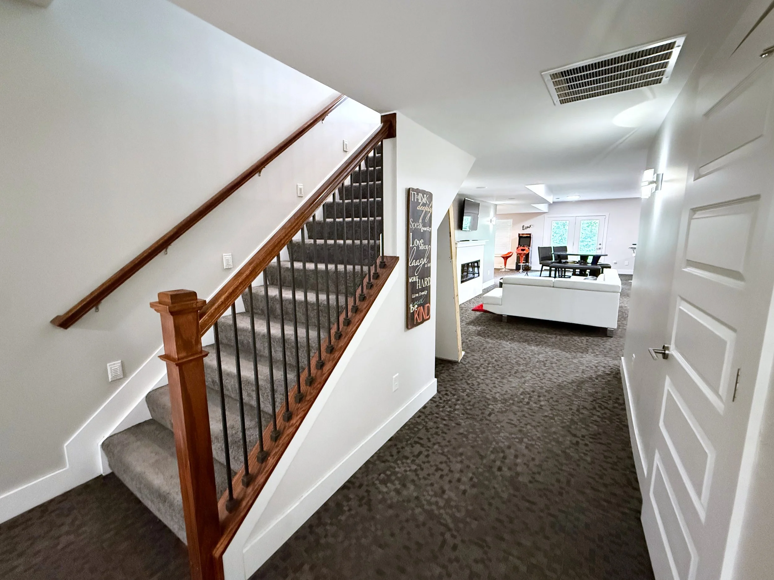 Interior-SmithHousehold16.jpg
