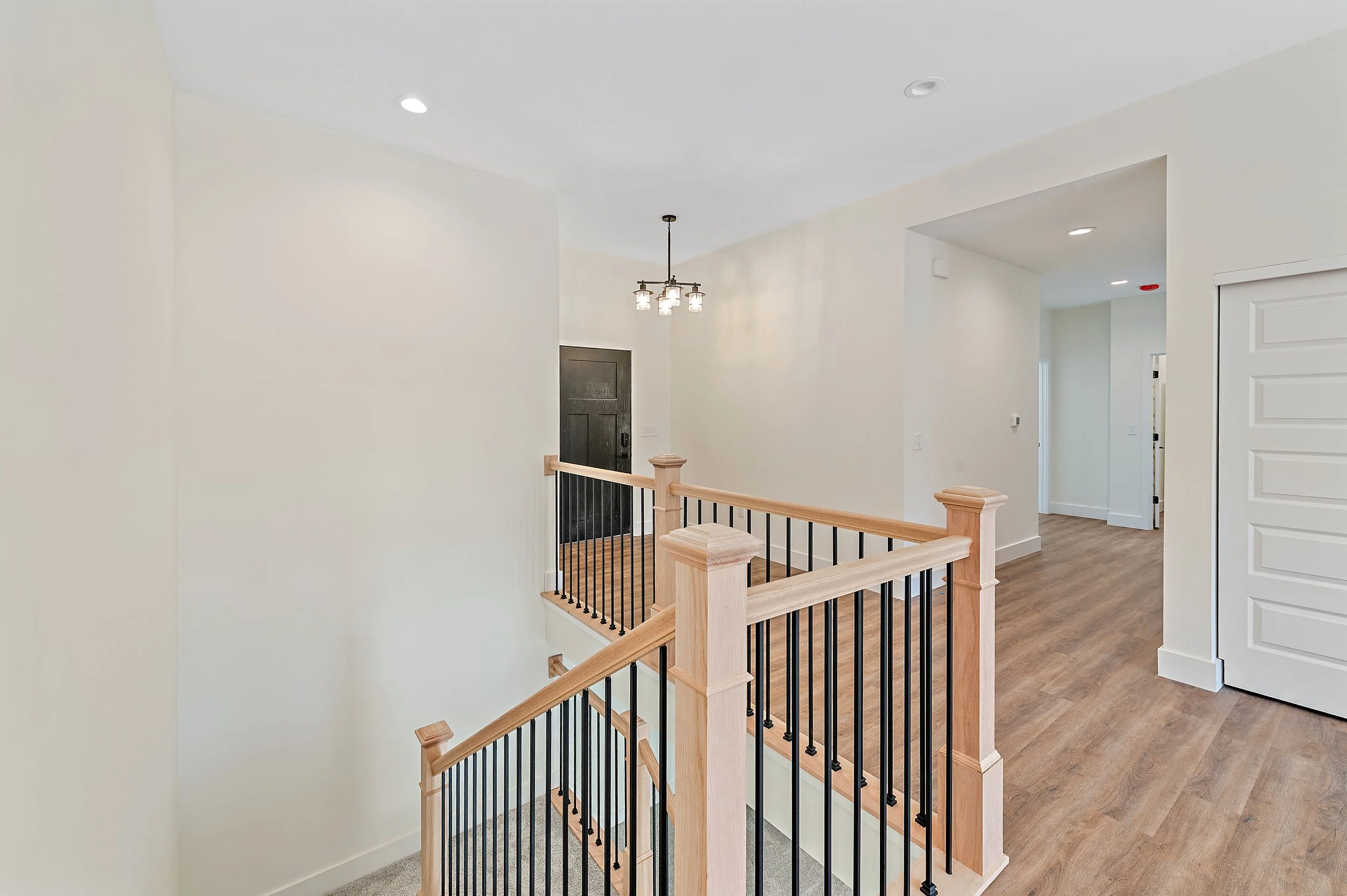 36-StairstoLowerLevel.jpg