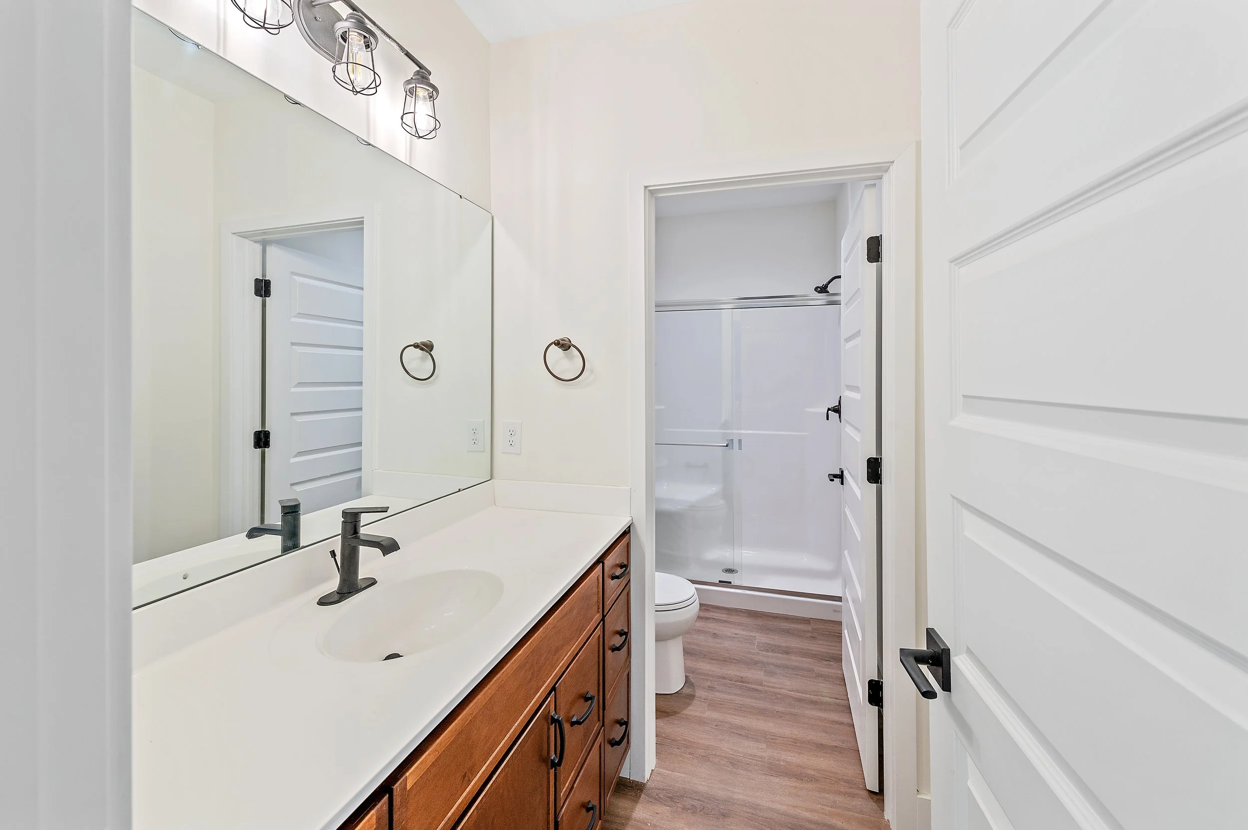 41-FullBath.jpg