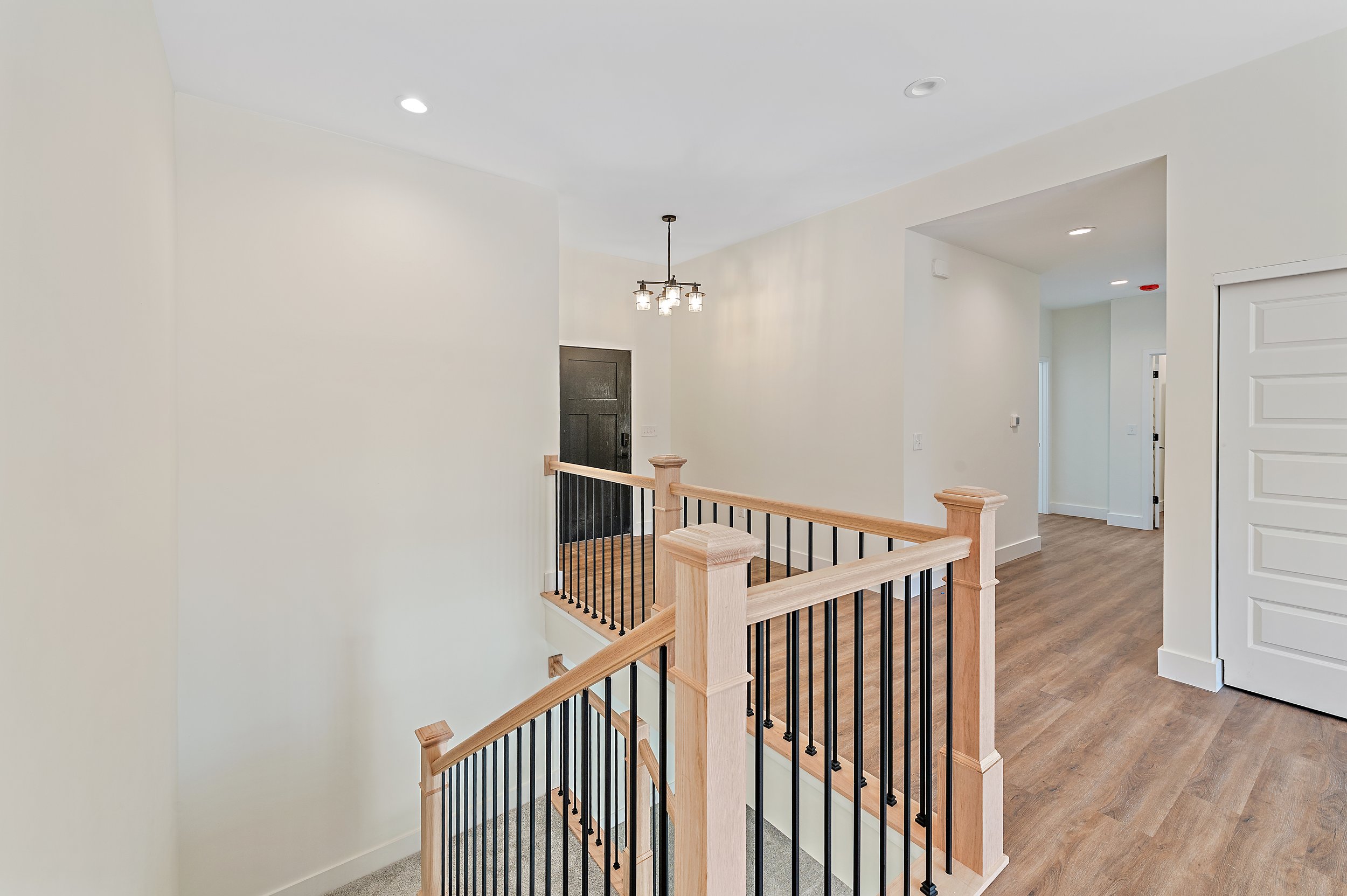 36-StairstoLowerLevel.jpg