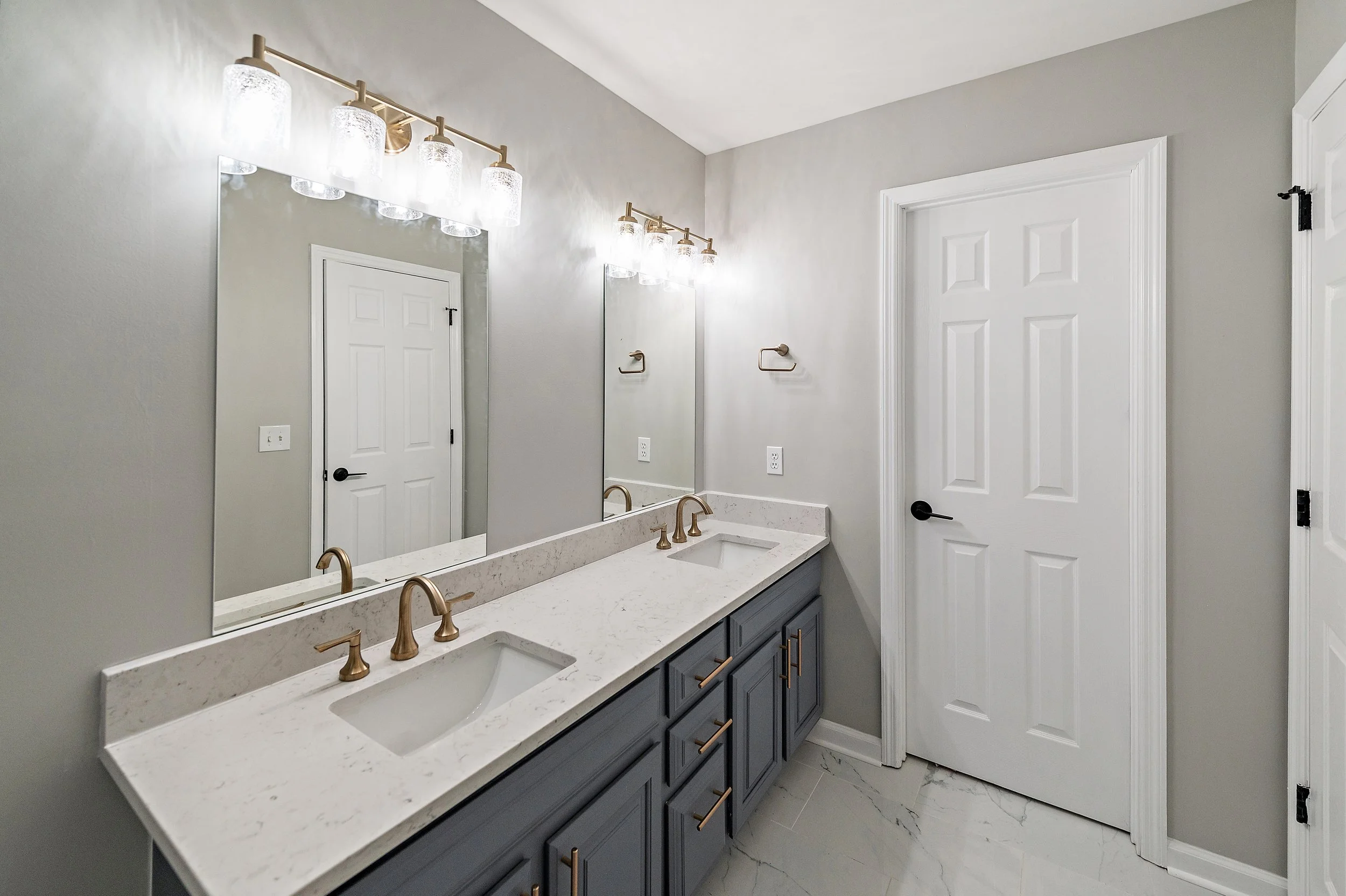 24-PrimaryBathroom.jpg