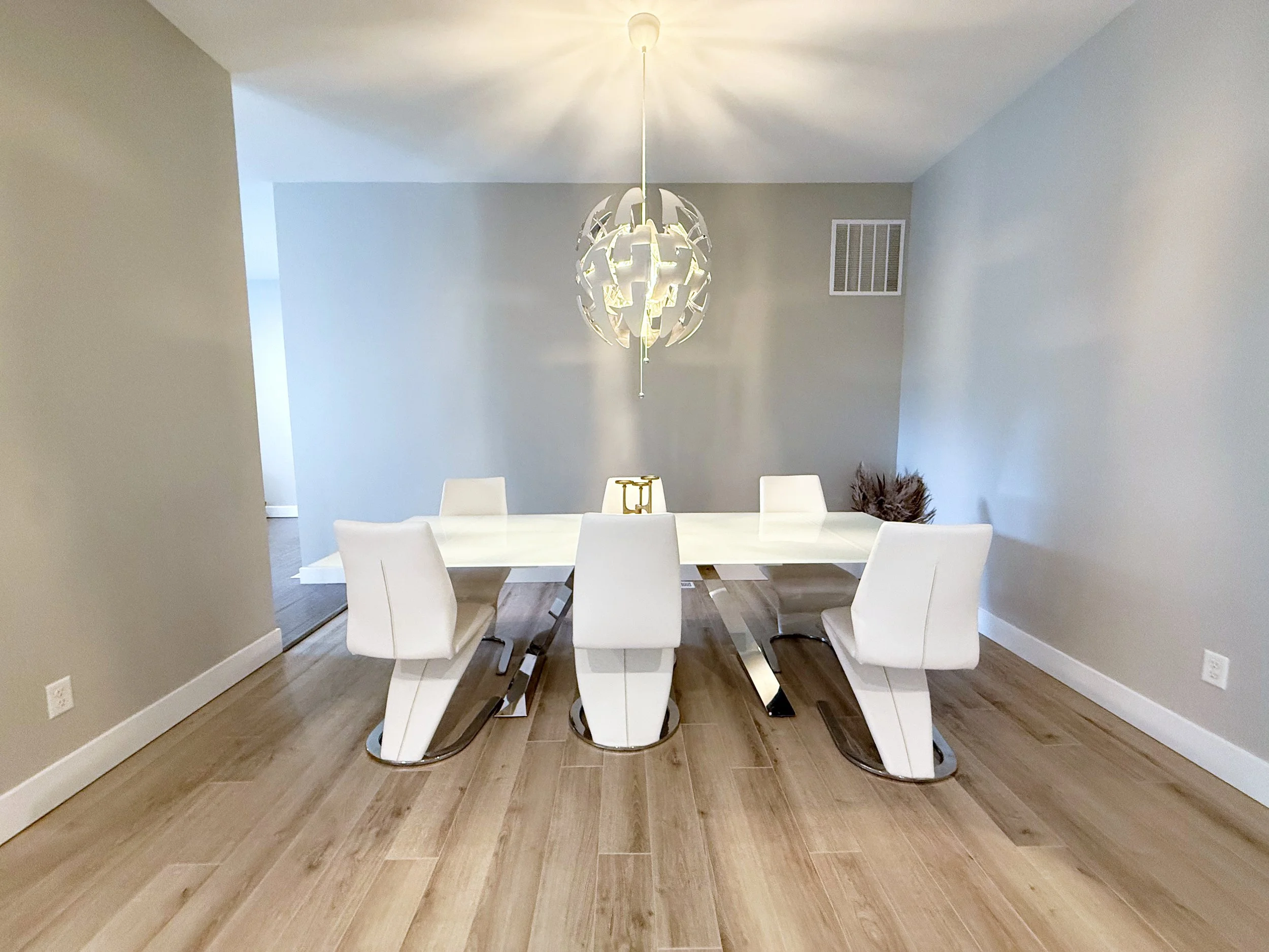 Interior-SmithHousehold3.jpg