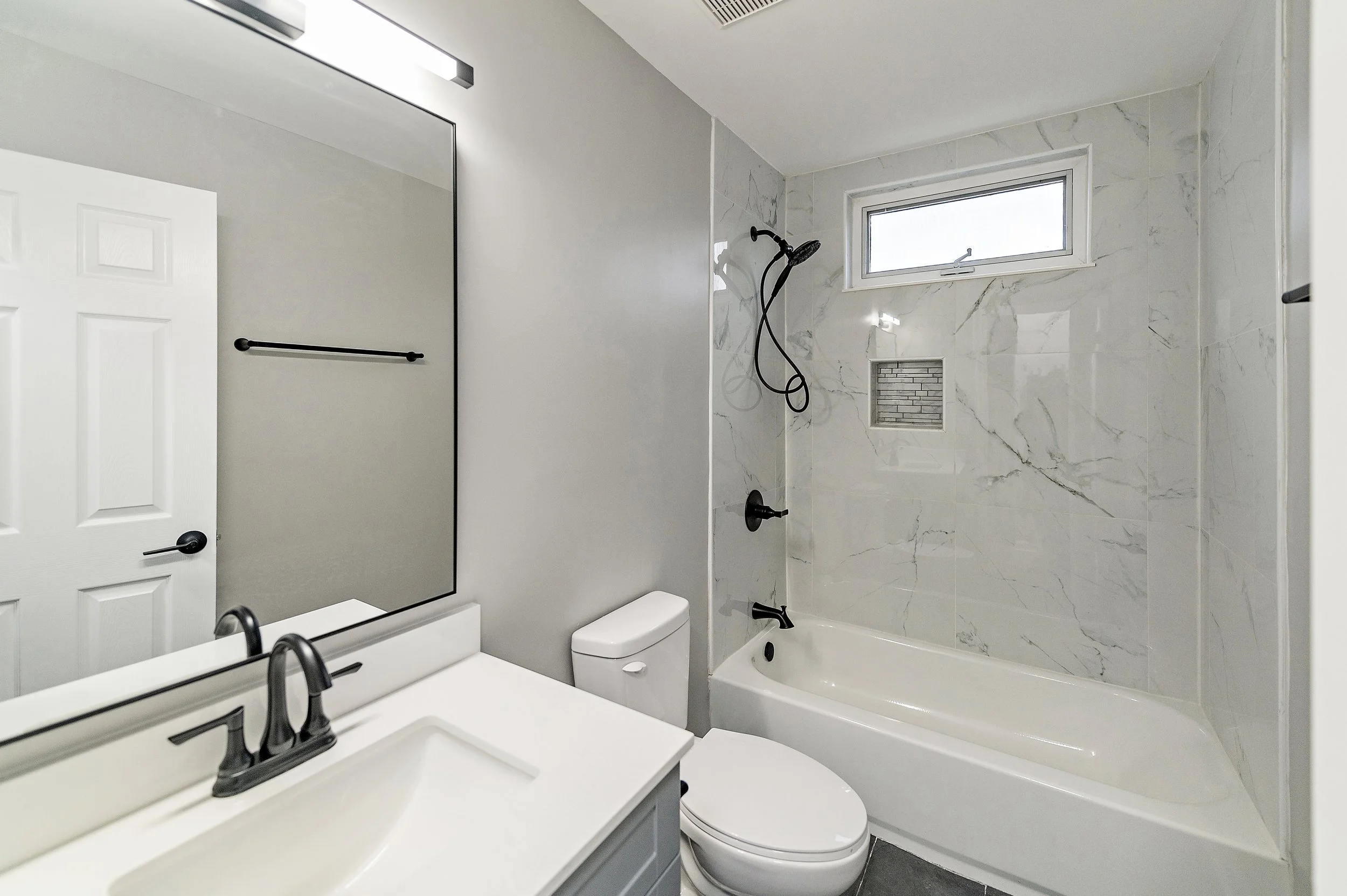 14-HallBath.jpg