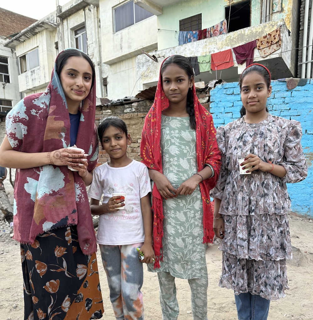 Indian girl helping homeless kids in India