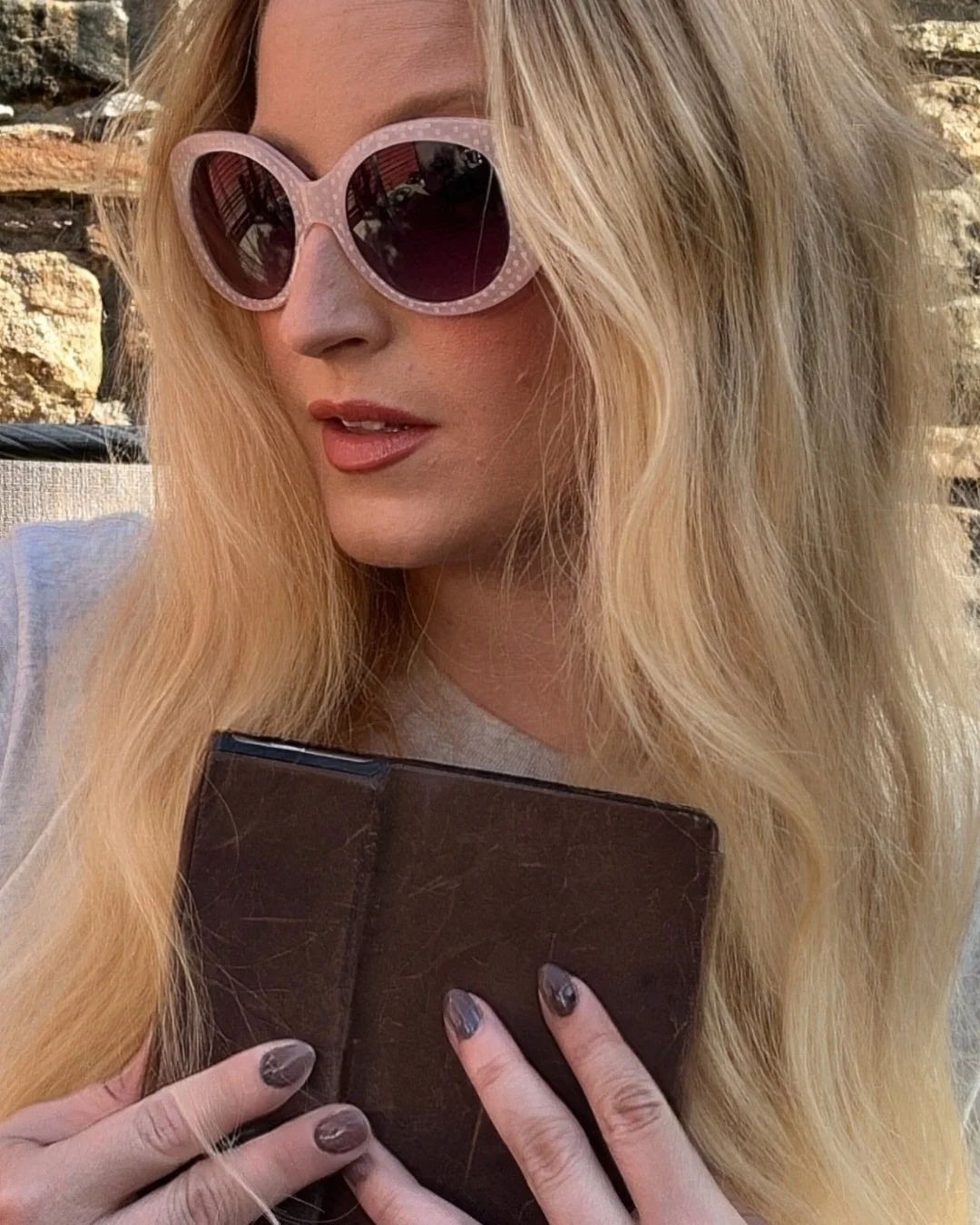 Randomly 70 degrees in New England in October, perfect iced coffee and reading outside weather 🌞 

I should be writing right now, BUT I'm chipping away at my TBR instead. Currently reading Carousel and just finished Meet Cute Magic! 

What are you r