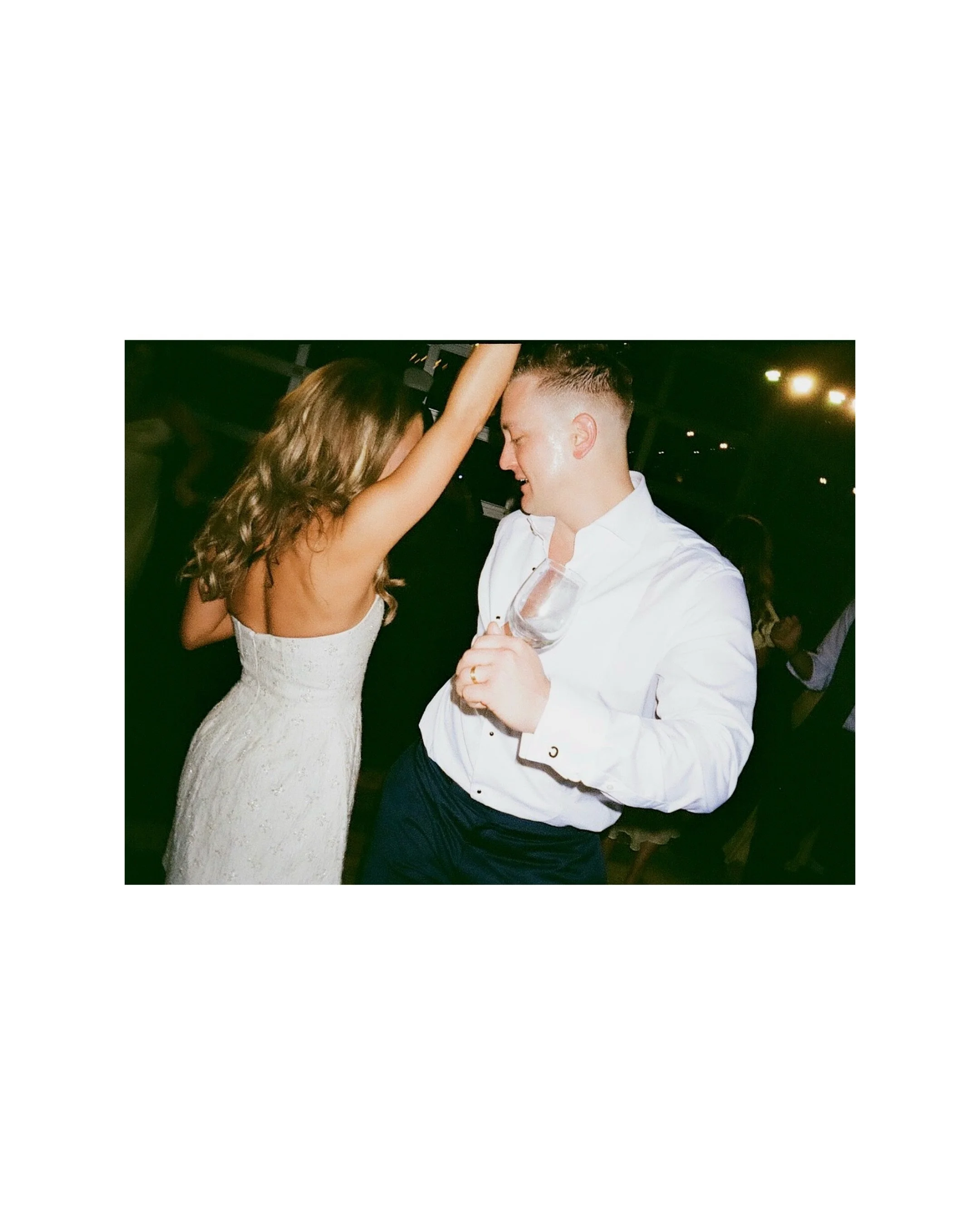 Disposables for friends at their major banger reception!!!! 🪩🍾❤️&zwj;🔥🍸💋🥂🍷 right place right time, love a good party always