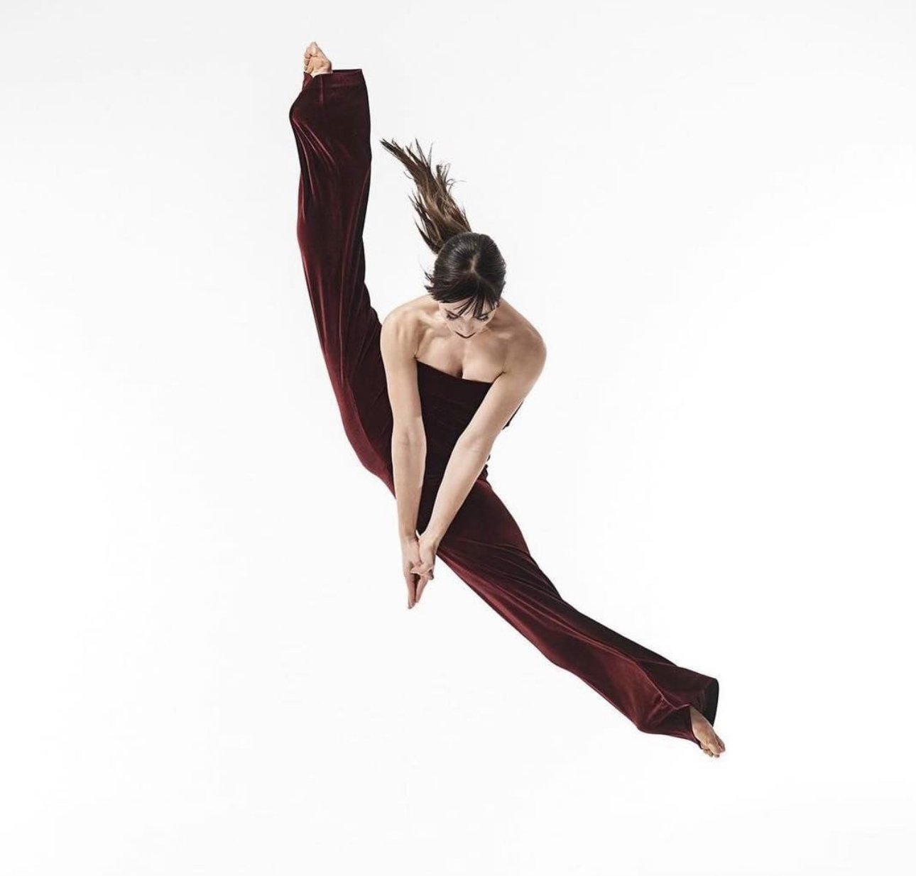 female dancer doing the splits