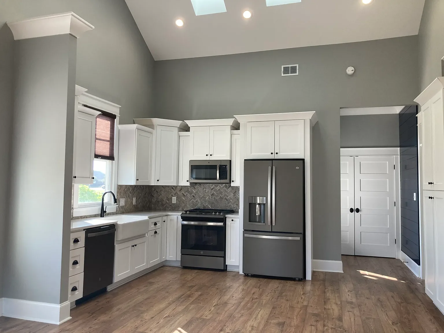Custom kitchen with quartz countertops in Greenwood SC rental home.