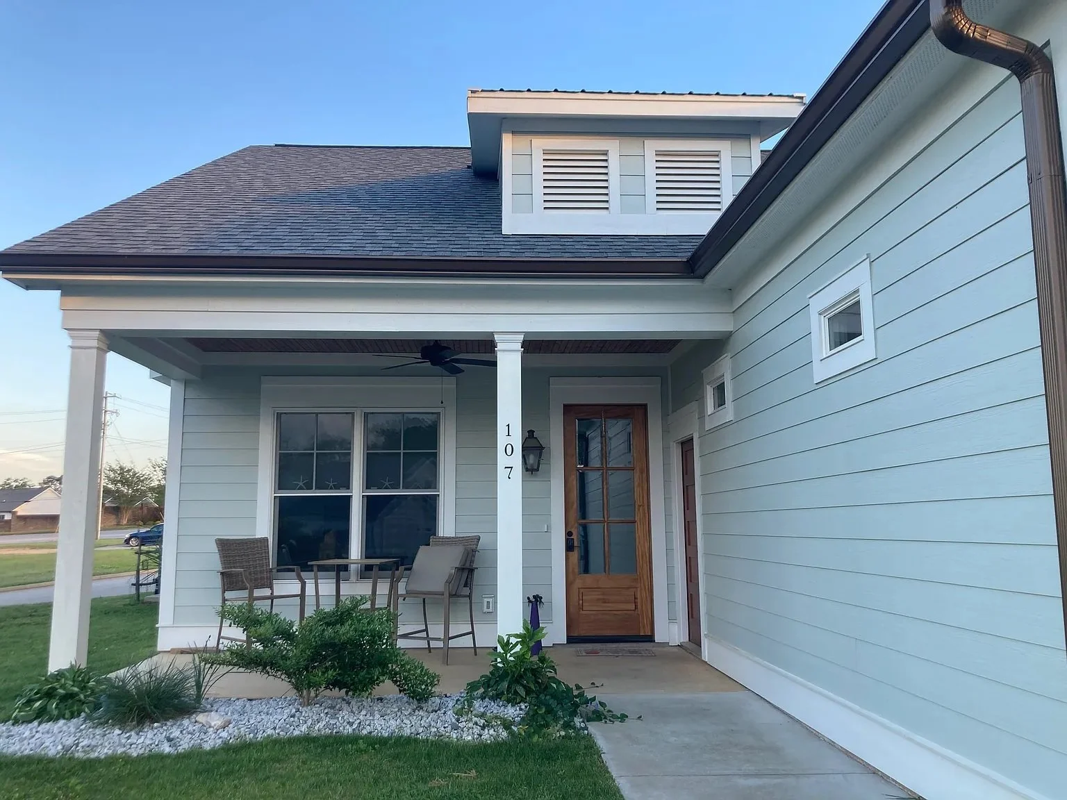 Front exterior of Palmetto Crossing Cottage, a beautifully designed 2-bedroom, 2-bath rental home in Greenwood, South Carolina near Lake Greenwood.