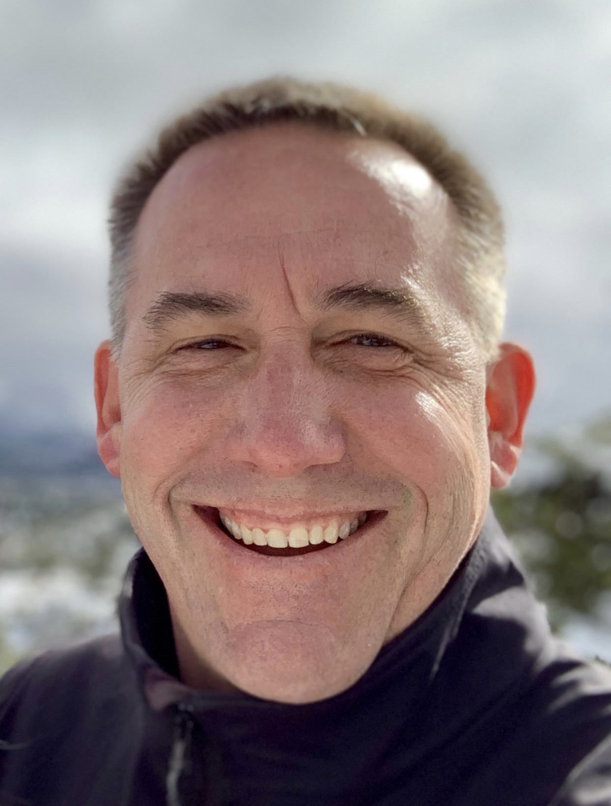 A close-up photo of Scott Linnenburger outdoors on a snowy day