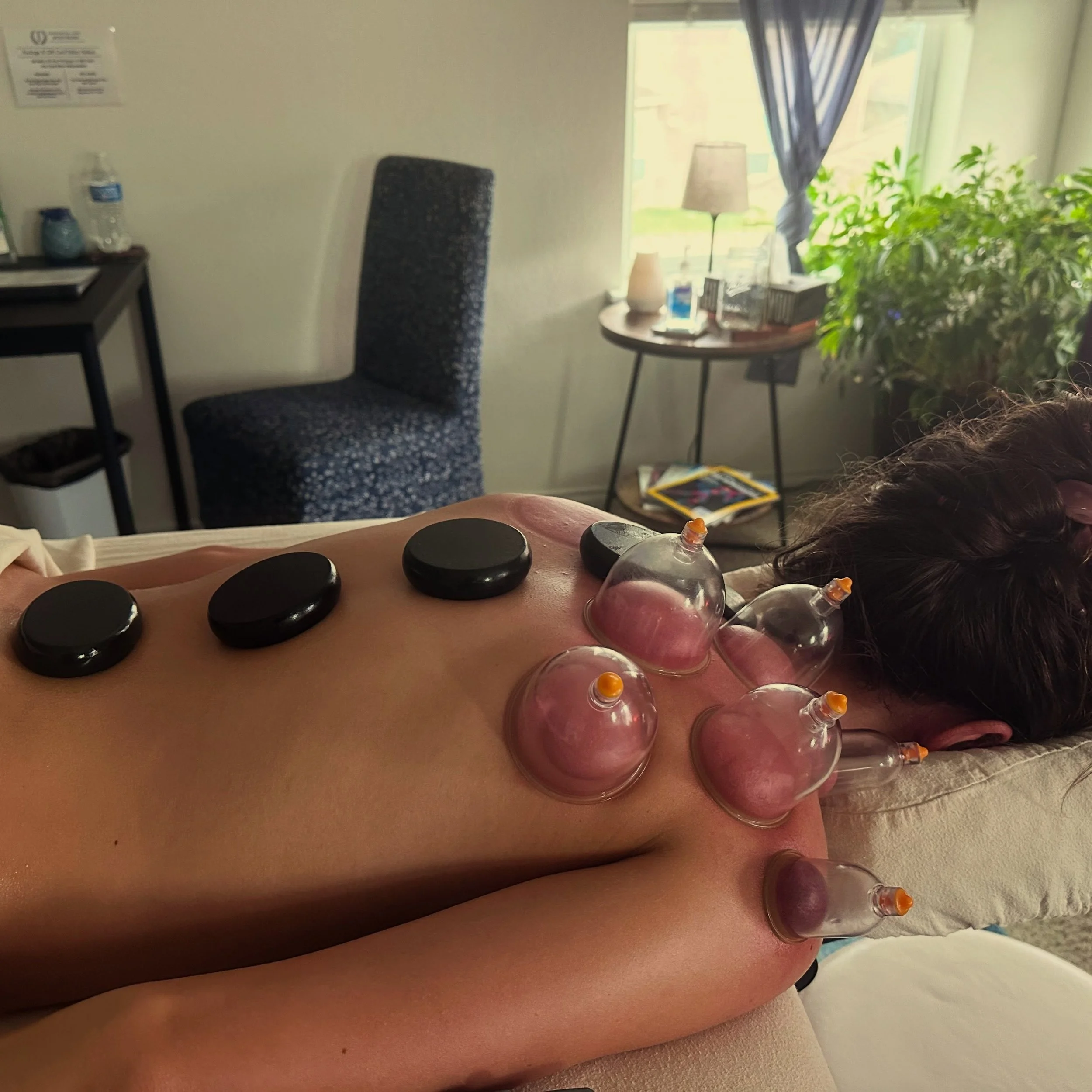 🍁🍂Everyone&rsquo;s saying it&rsquo;s 🎃 pumpkin spice latte weather, but we&rsquo;re over here enjoying this dry cupping &amp; hot stone therapy weather - all of our complementary enhancements are free. Ask to view the menu when you arrive to your 