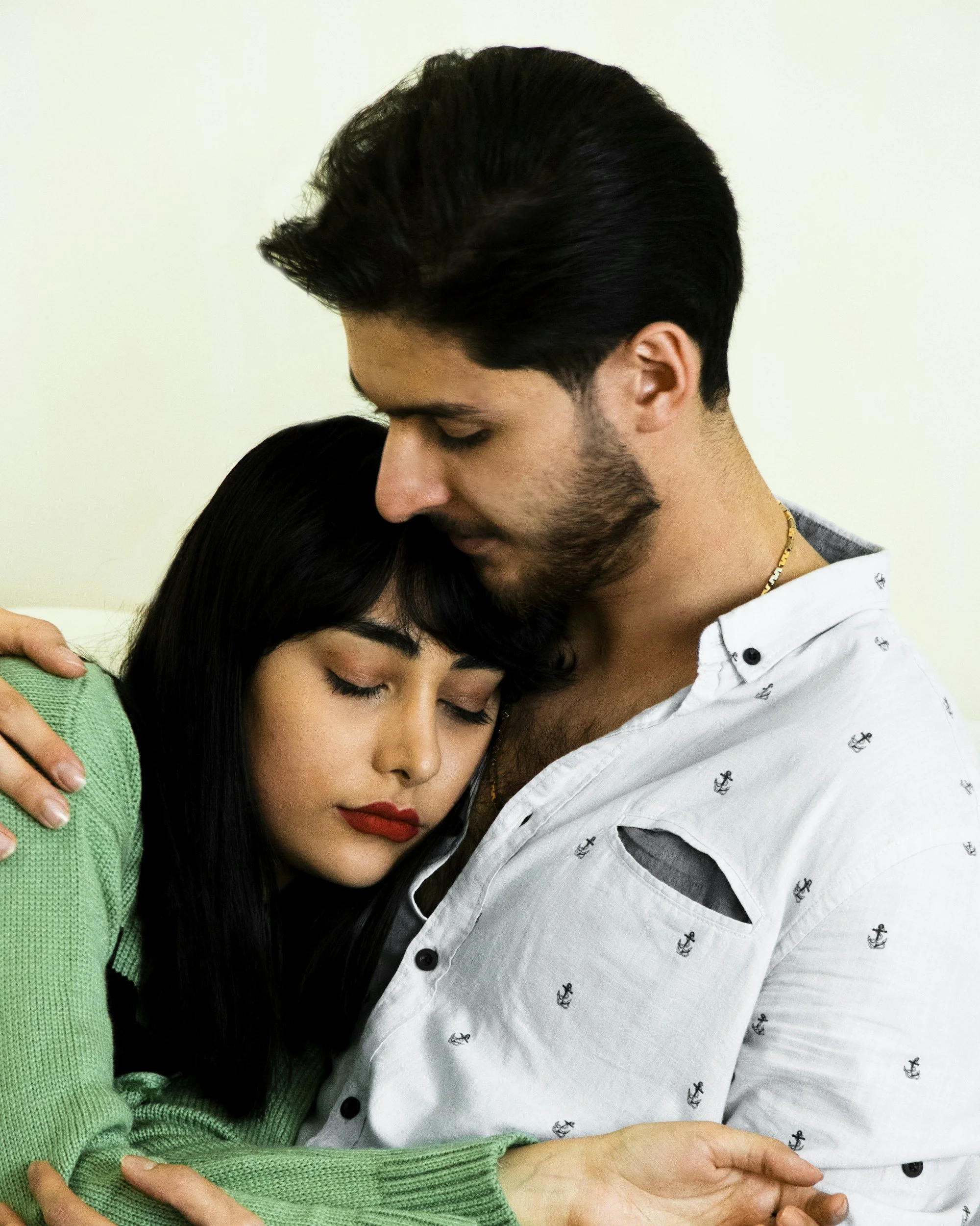 Emotional Affair Signs: When Connection Becomes a Distance Mechanism
