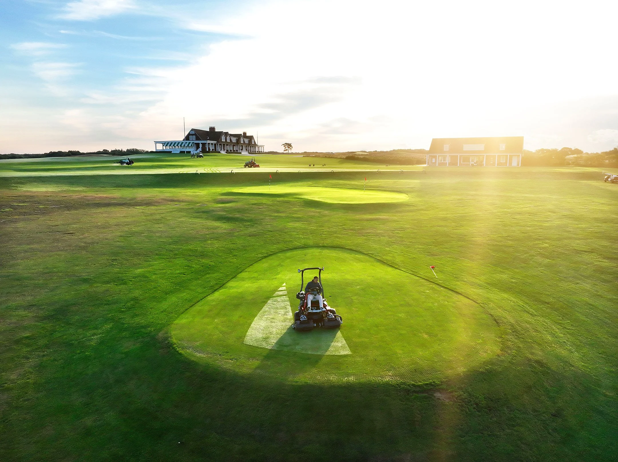 shinnecock-golf-course-early-morning-green-mowing.jpg
