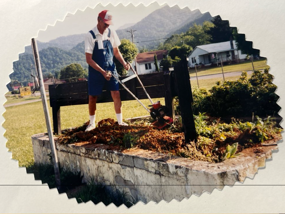 2002 - Grounds Day, Upkeep of the Sign