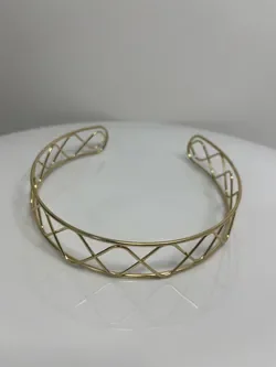 Elegance Choker crisscross pattern