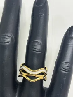 Two-Tone Wave Design Ring