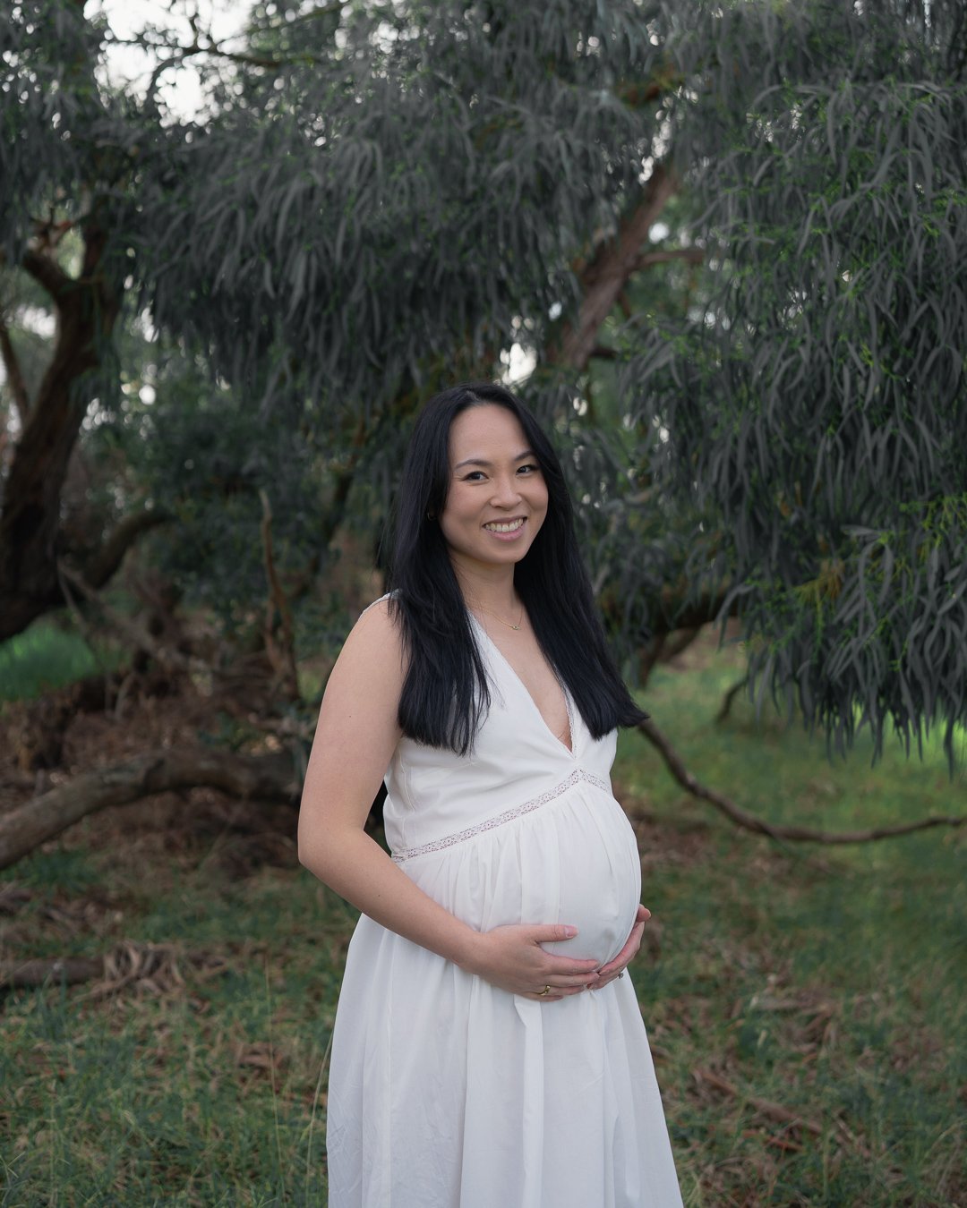 Natural maternity photography in a Moorabbin park, Melbourne.