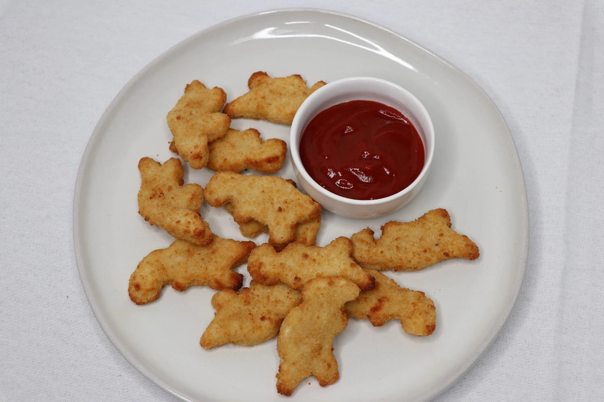 Fried fish fillets with tartar sauce