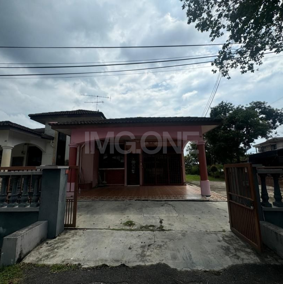 Single Storey Semi-D House at Taman Rekamas, Simpang Renggam