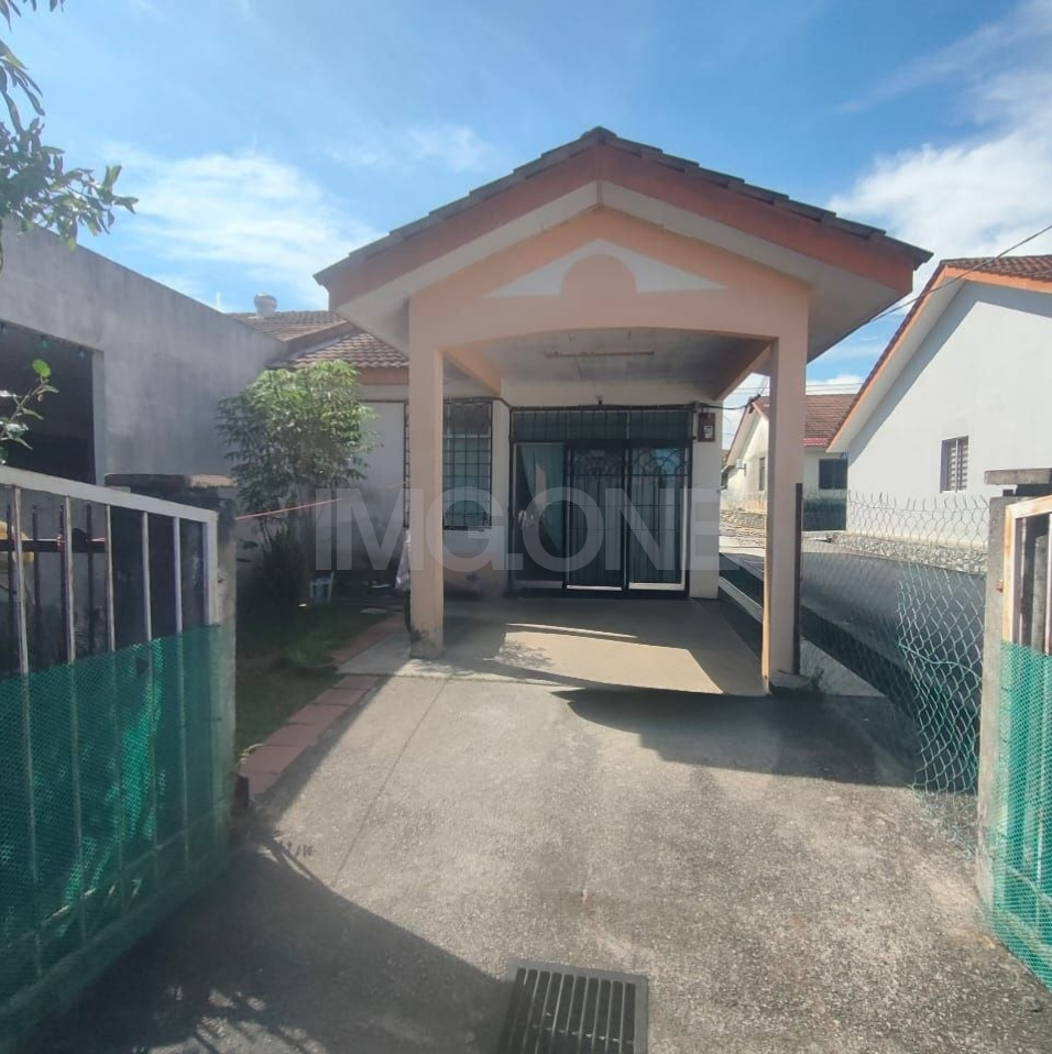 Single Storey Terrace House at Taman Politeknik, Teluk Kemang
