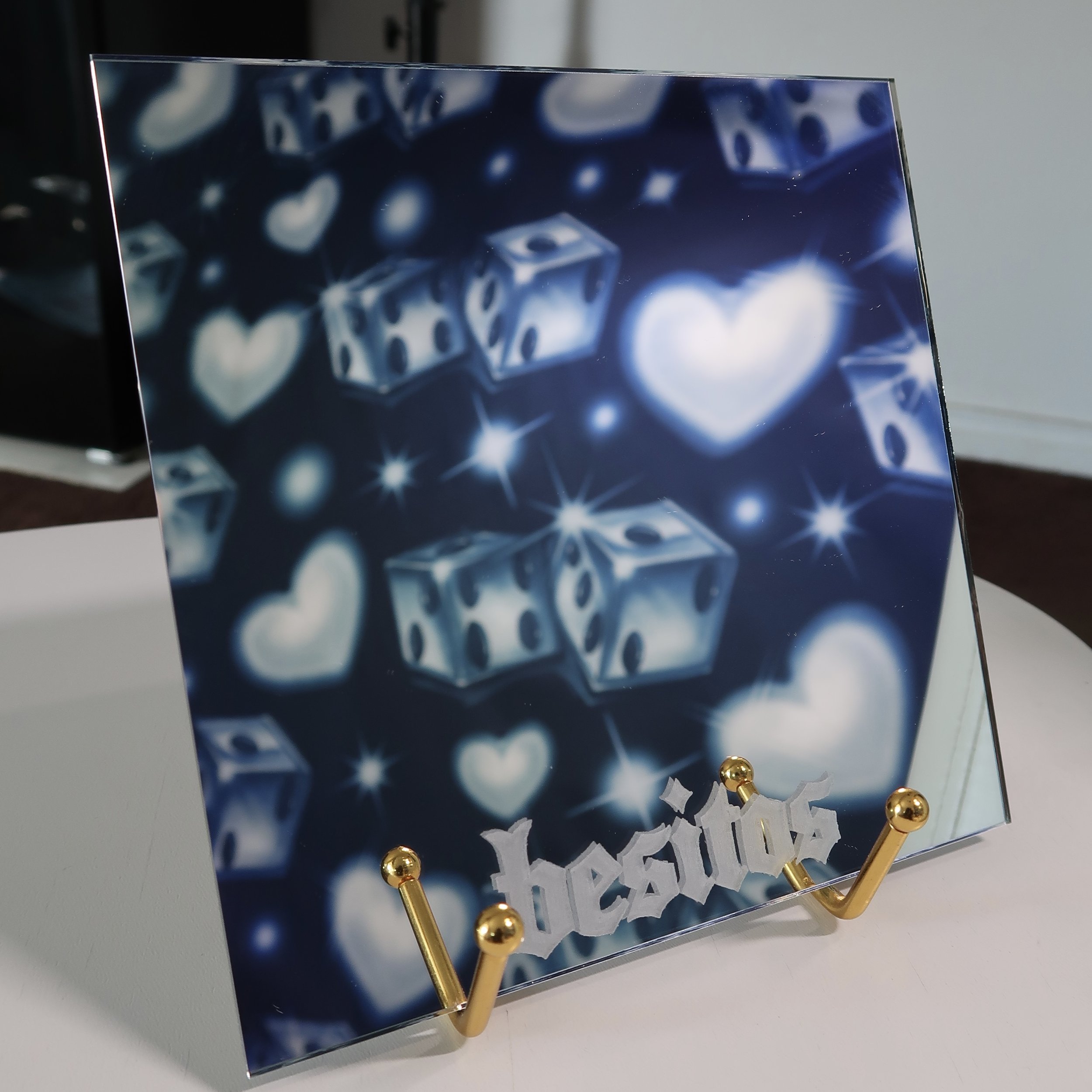 Besitos Display Mirror