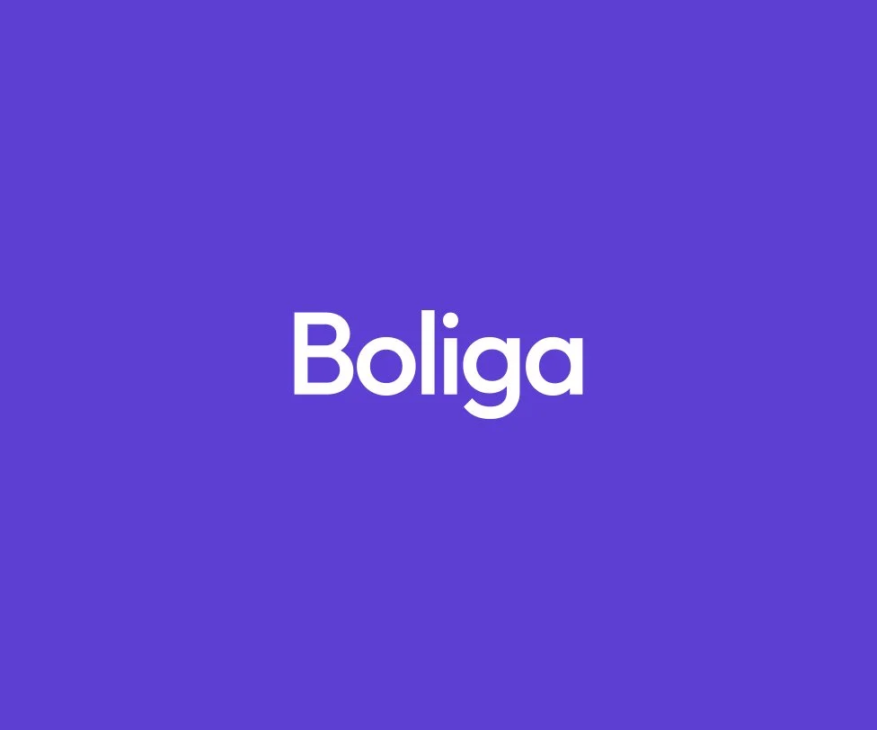 Grafisk baggrund i lilla med teksten 'Boliga' i midten