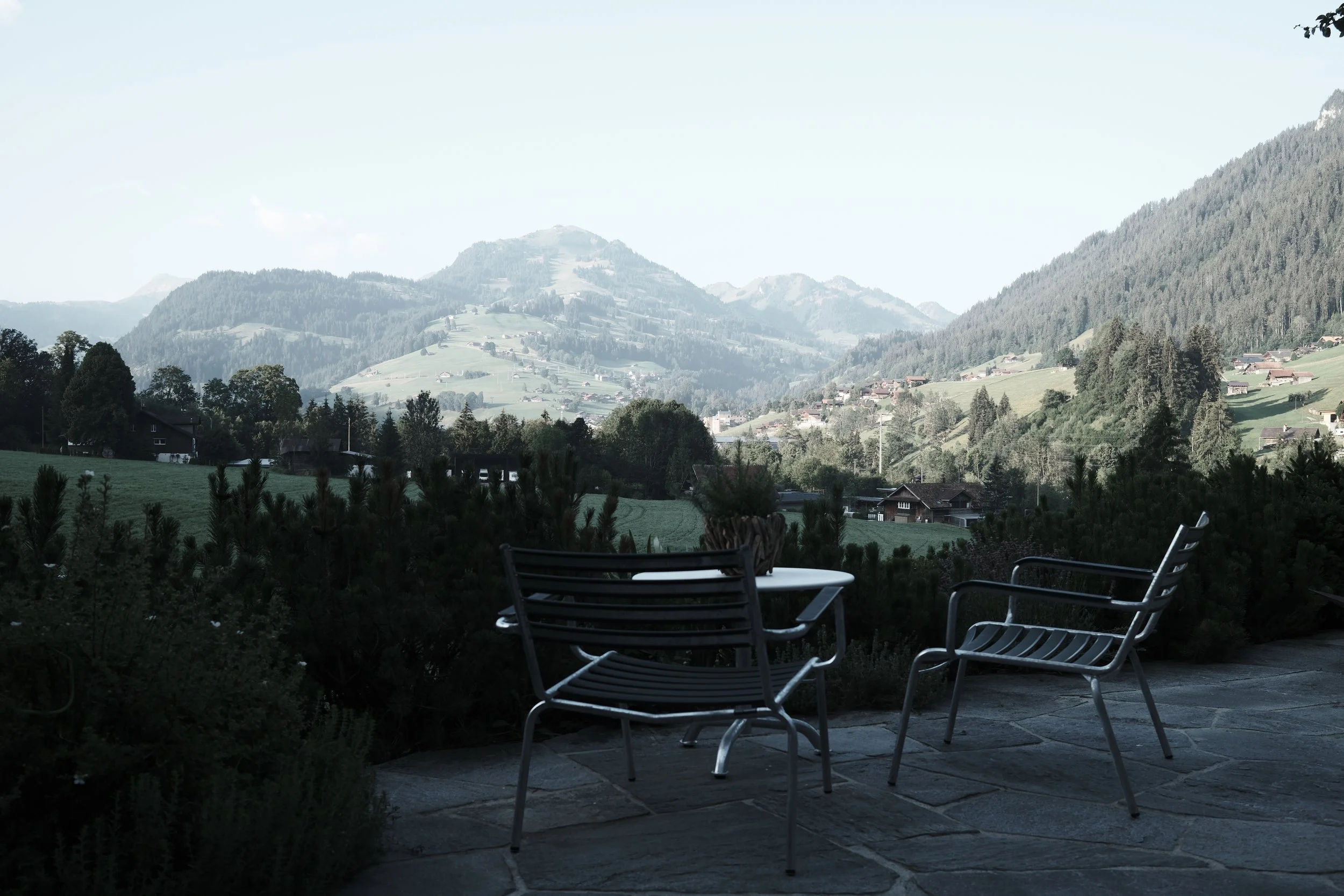 View from the terrace at Haus Mannenberg overlooking the Rinderberg and the surrounding Bernese Oberland landscape.