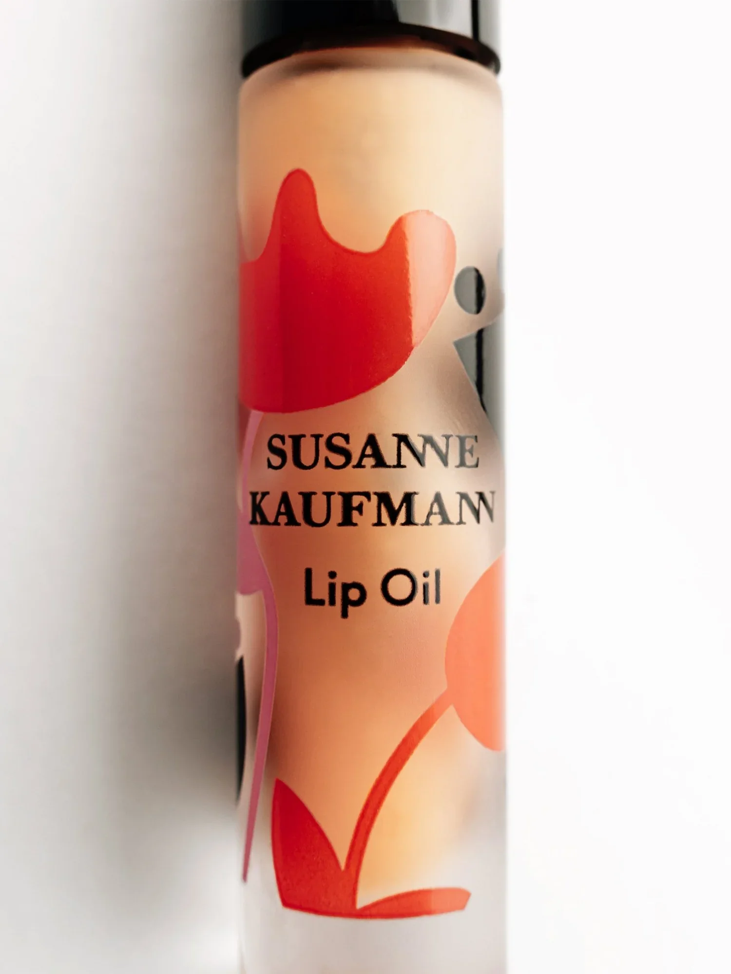 packshot_lip_oil_close_up.jpg.webp