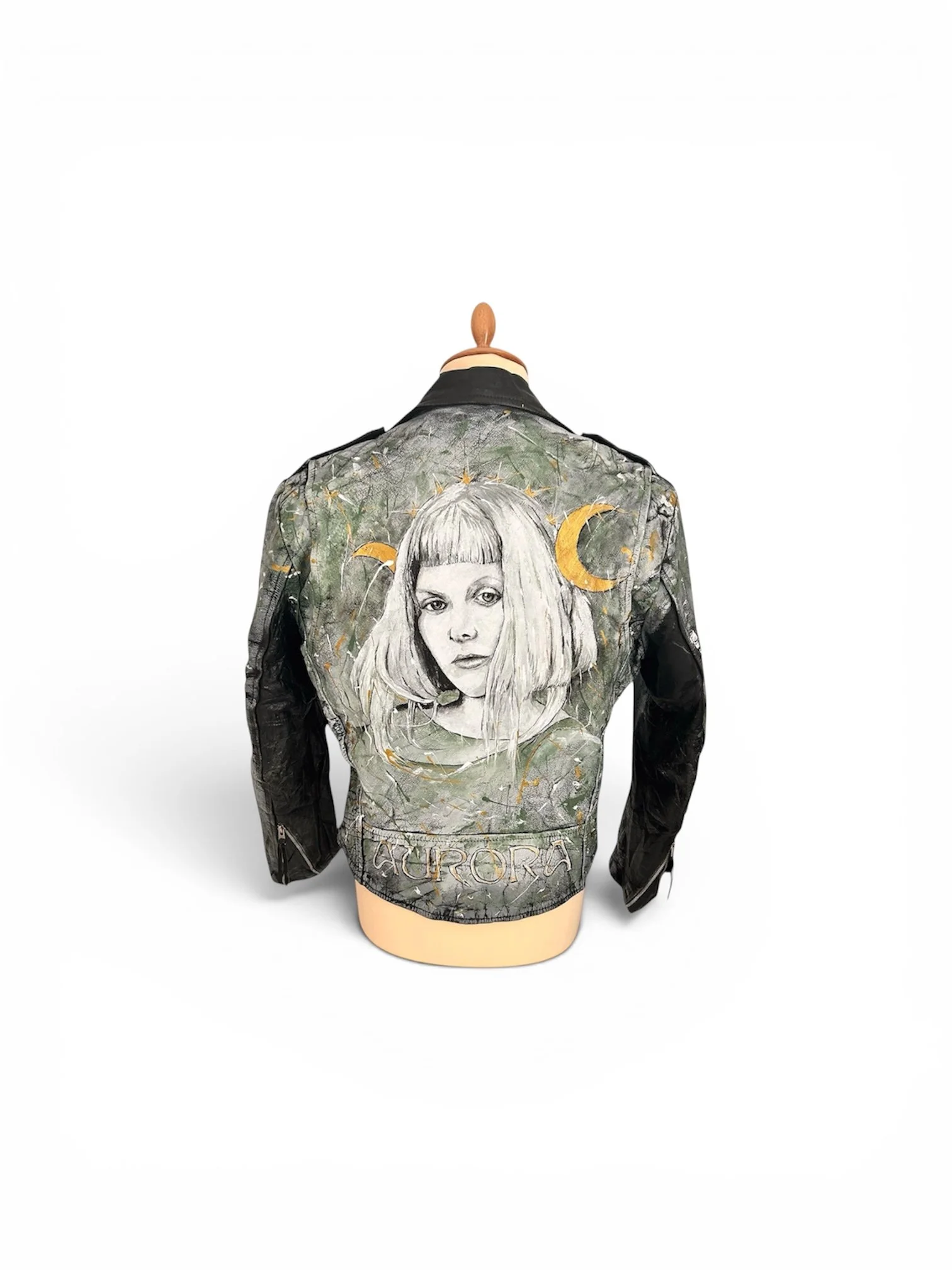 Exquisite Hooligan is an artist turning reclaimed vintage leathers and other salvaged materials into striking contemporary wall art that preserves and amplifies the cultural history behind each piece.
