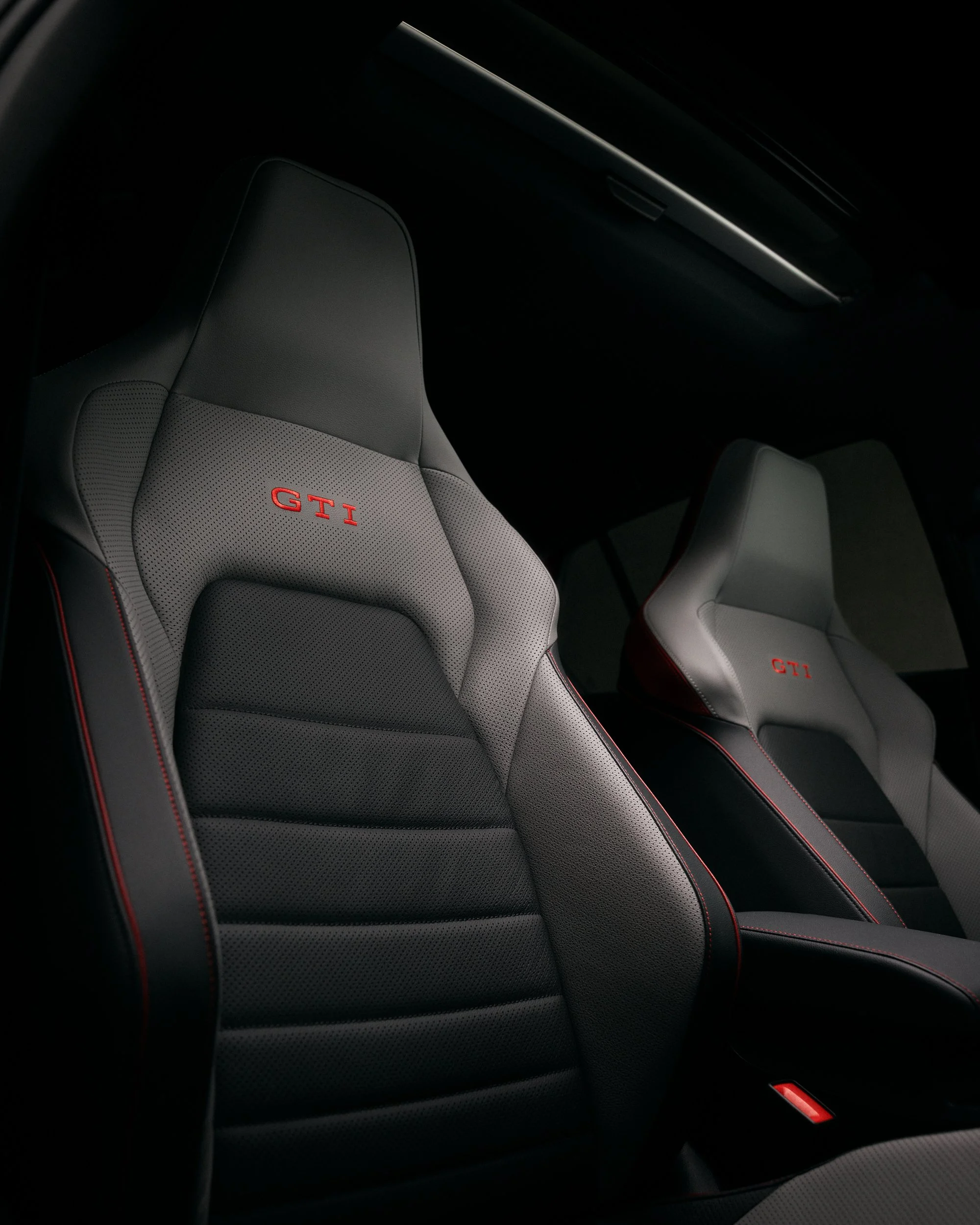 BR0193449 - Volkswagen Golf GTI-Feed 3.jpg